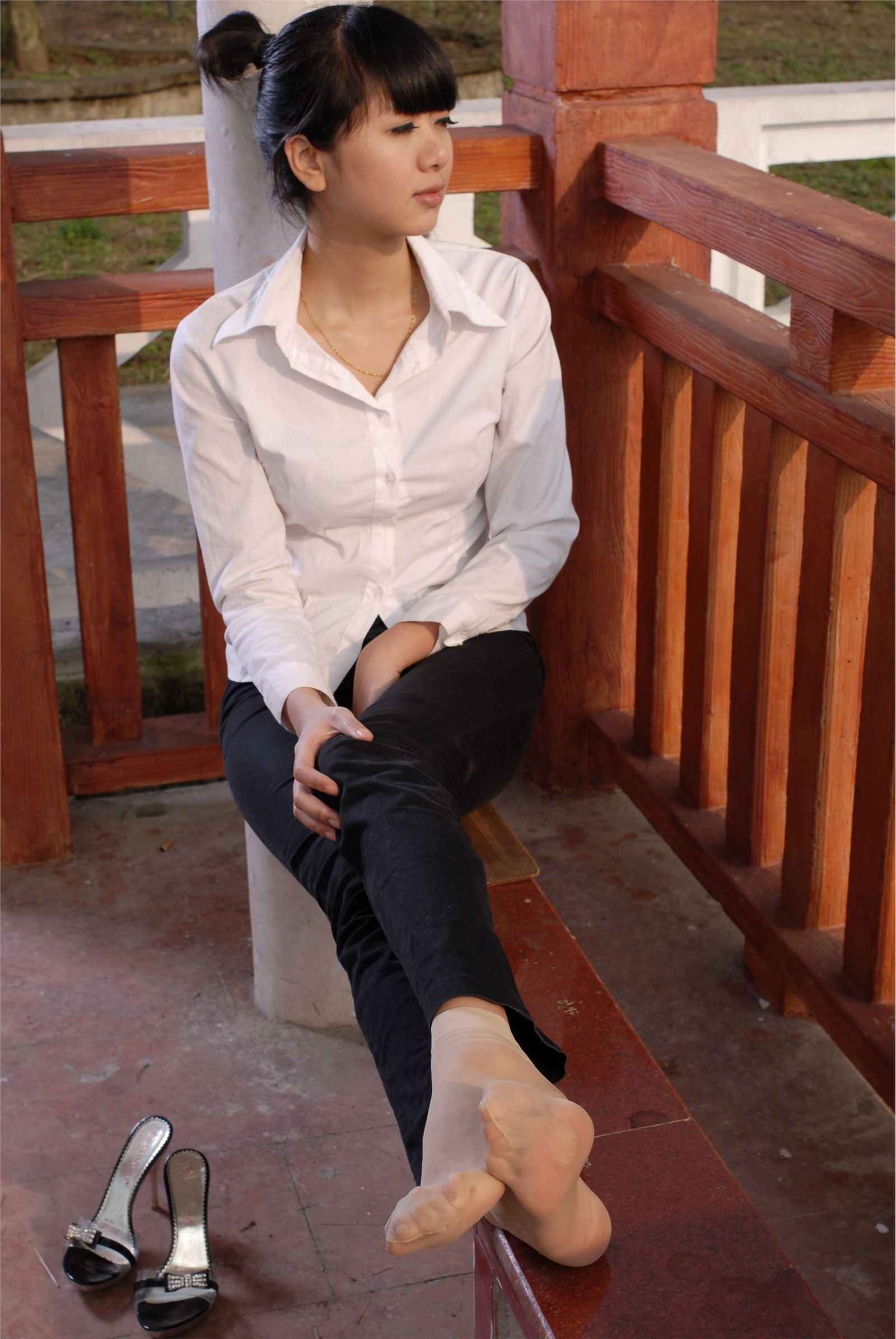 Auly外景丝袜高跟 中高艺