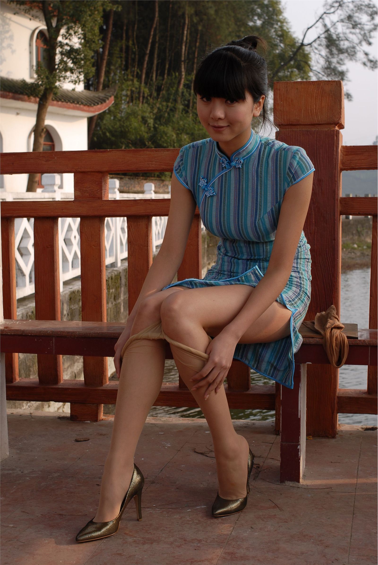 Auly外景丝袜高跟 中高艺