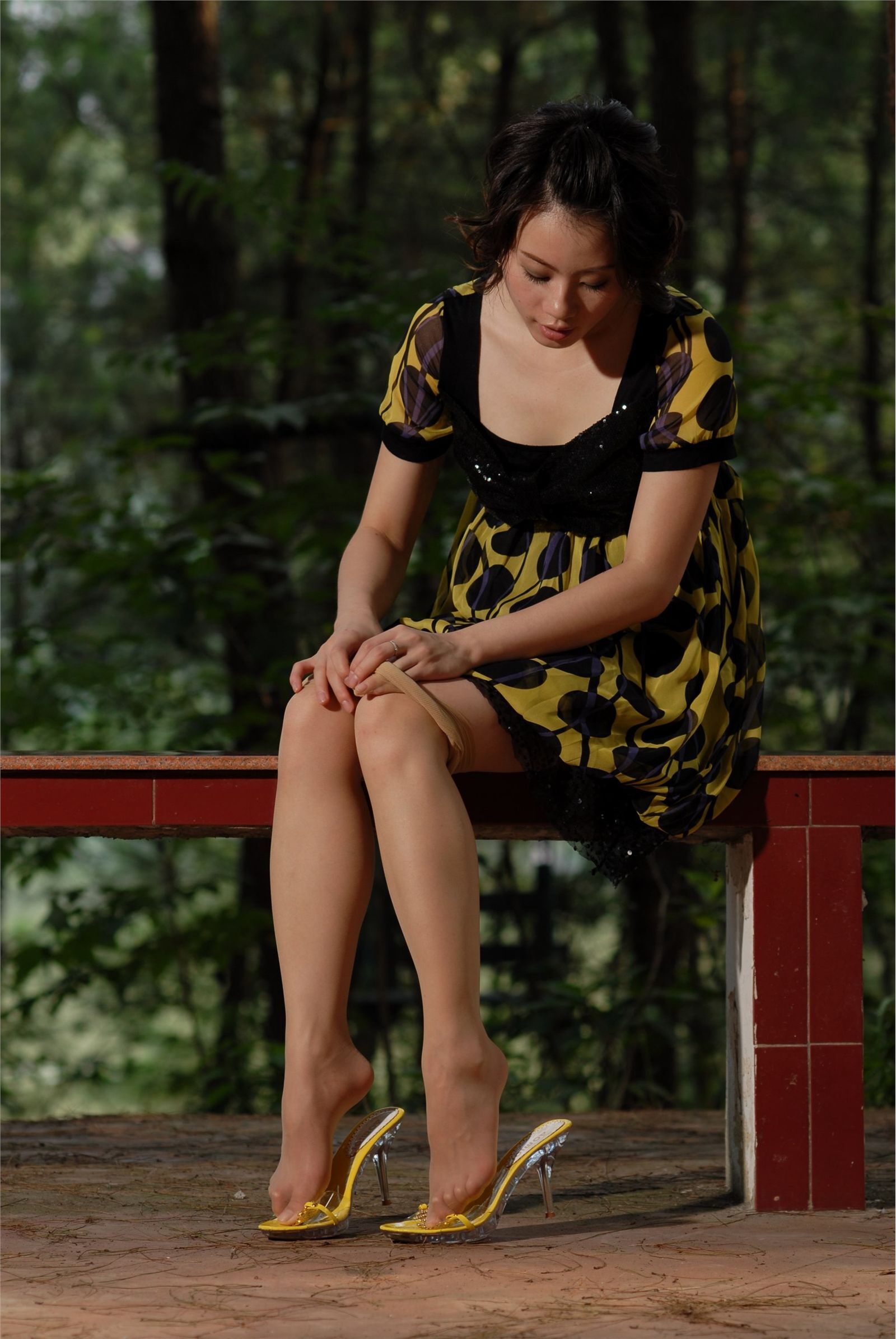 Judy外景丝袜高跟(无水印大图）中高艺套图