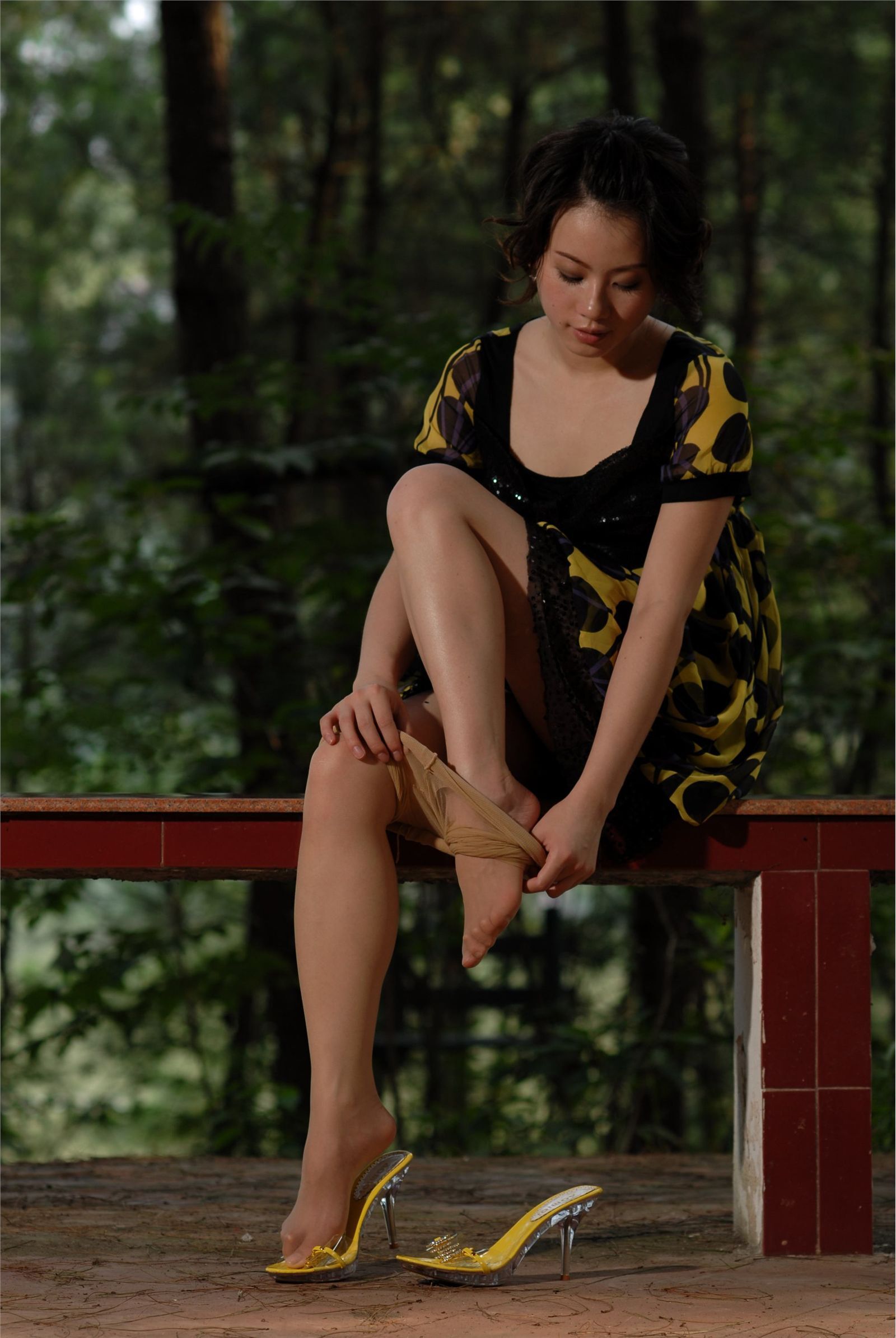 Judy外景丝袜高跟(无水印大图）中高艺套图