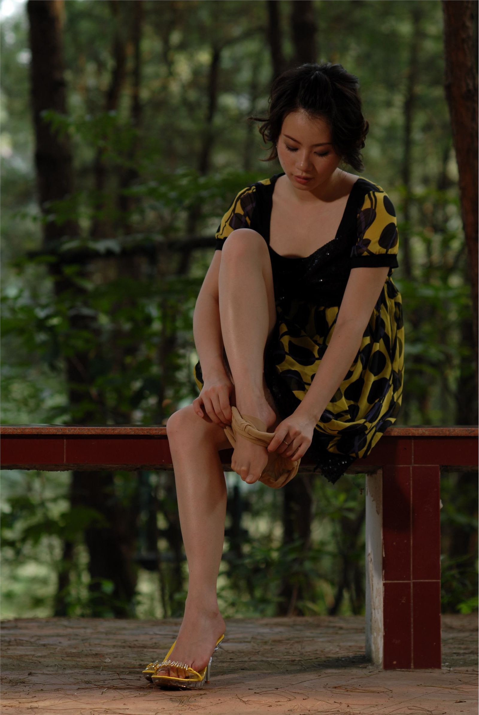 Judy外景丝袜高跟(无水印大图）中高艺套图