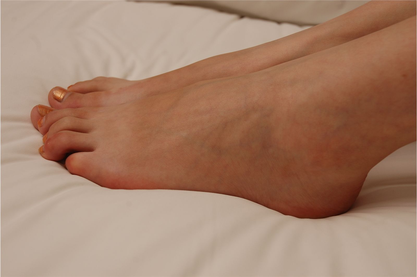 中高艺MICALL原版裸足写真套图　 国产美女丝袜