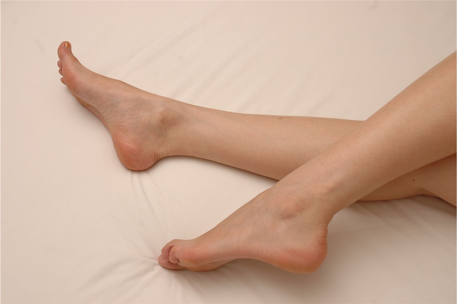 中高艺MICALL原版裸足写真套图　 国产美女丝袜