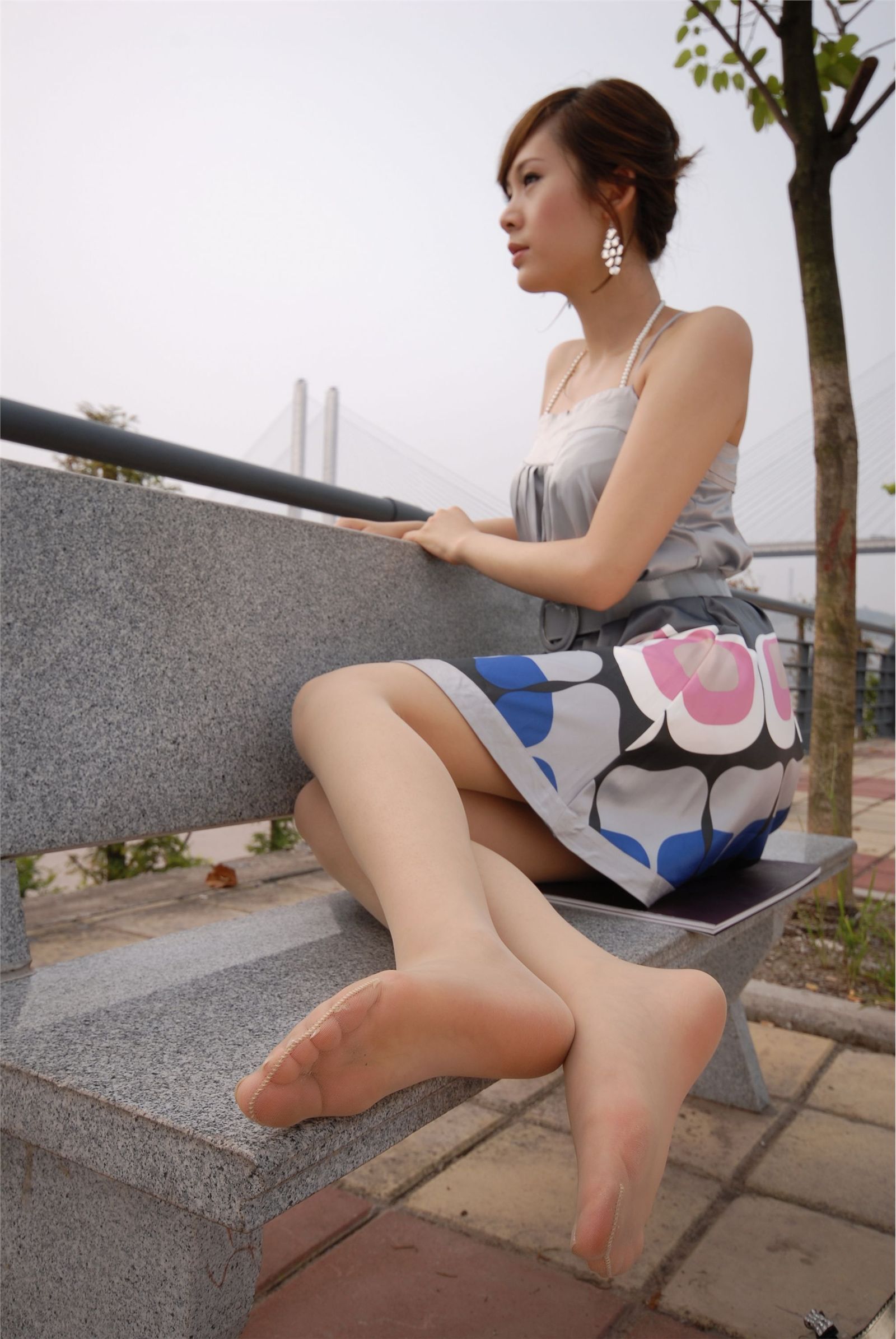 Maybe外景丝袜高跟 中高艺套图