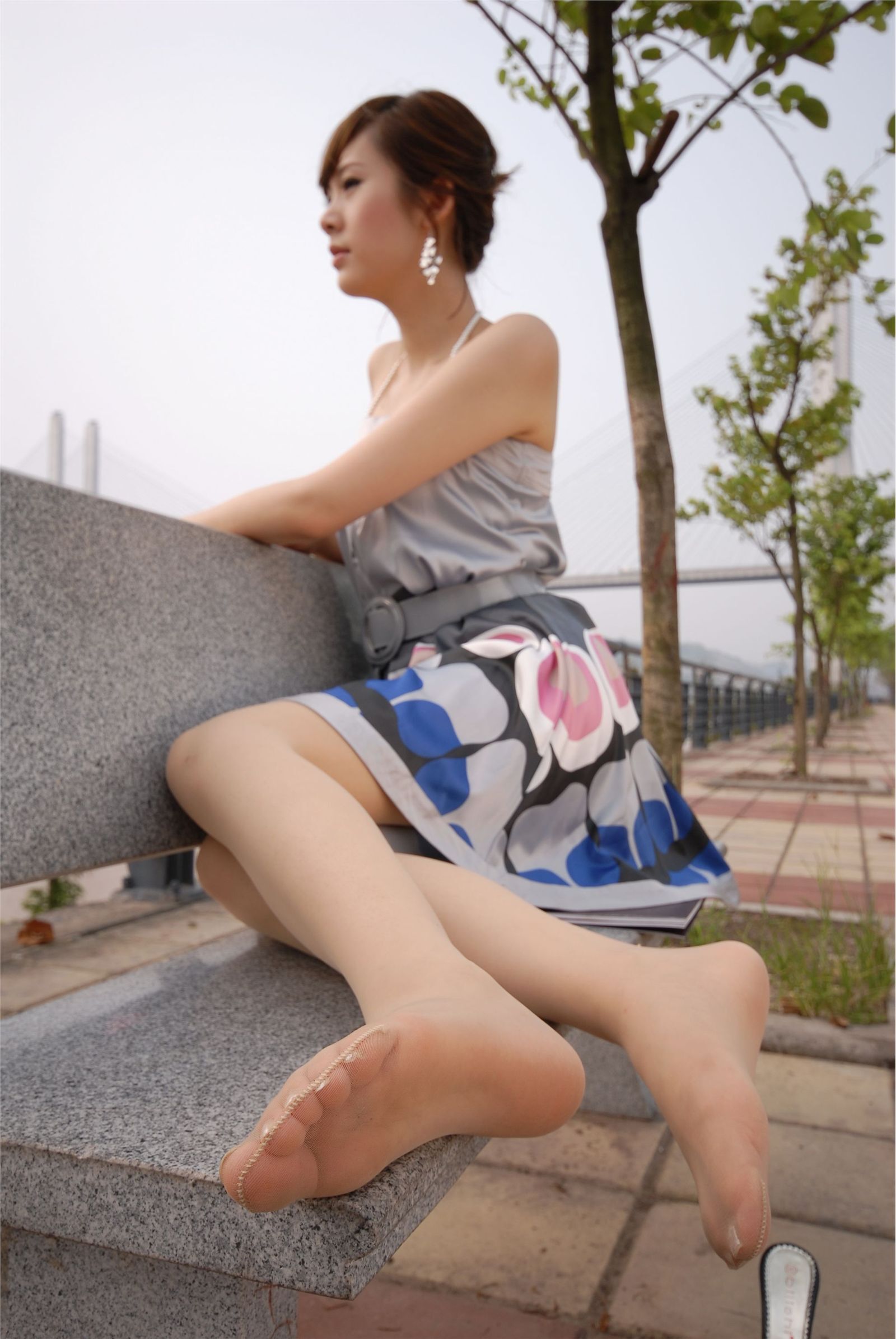 Maybe外景丝袜高跟 中高艺套图