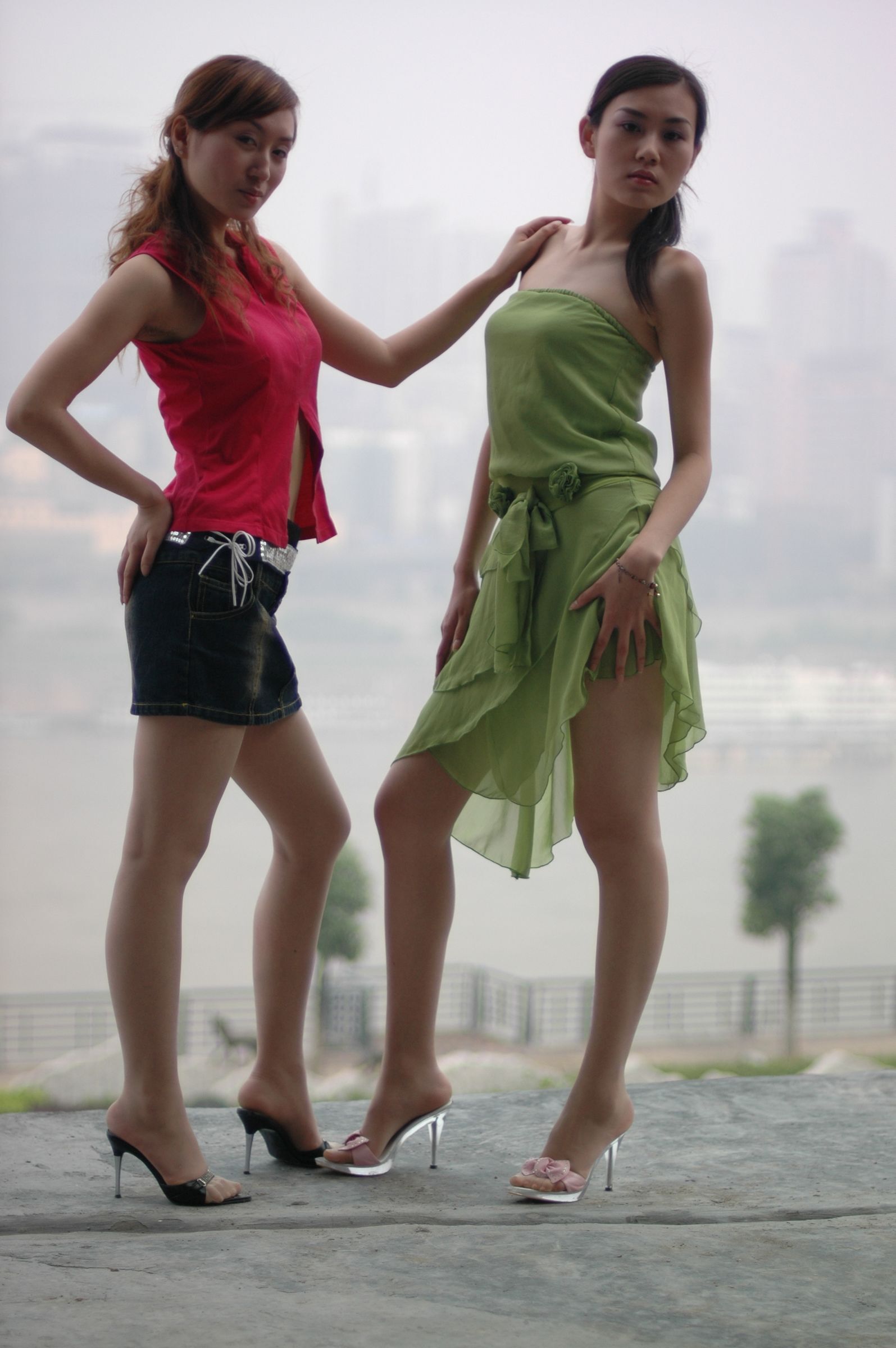 Michelle+微微丝袜高跟1 中高艺套图