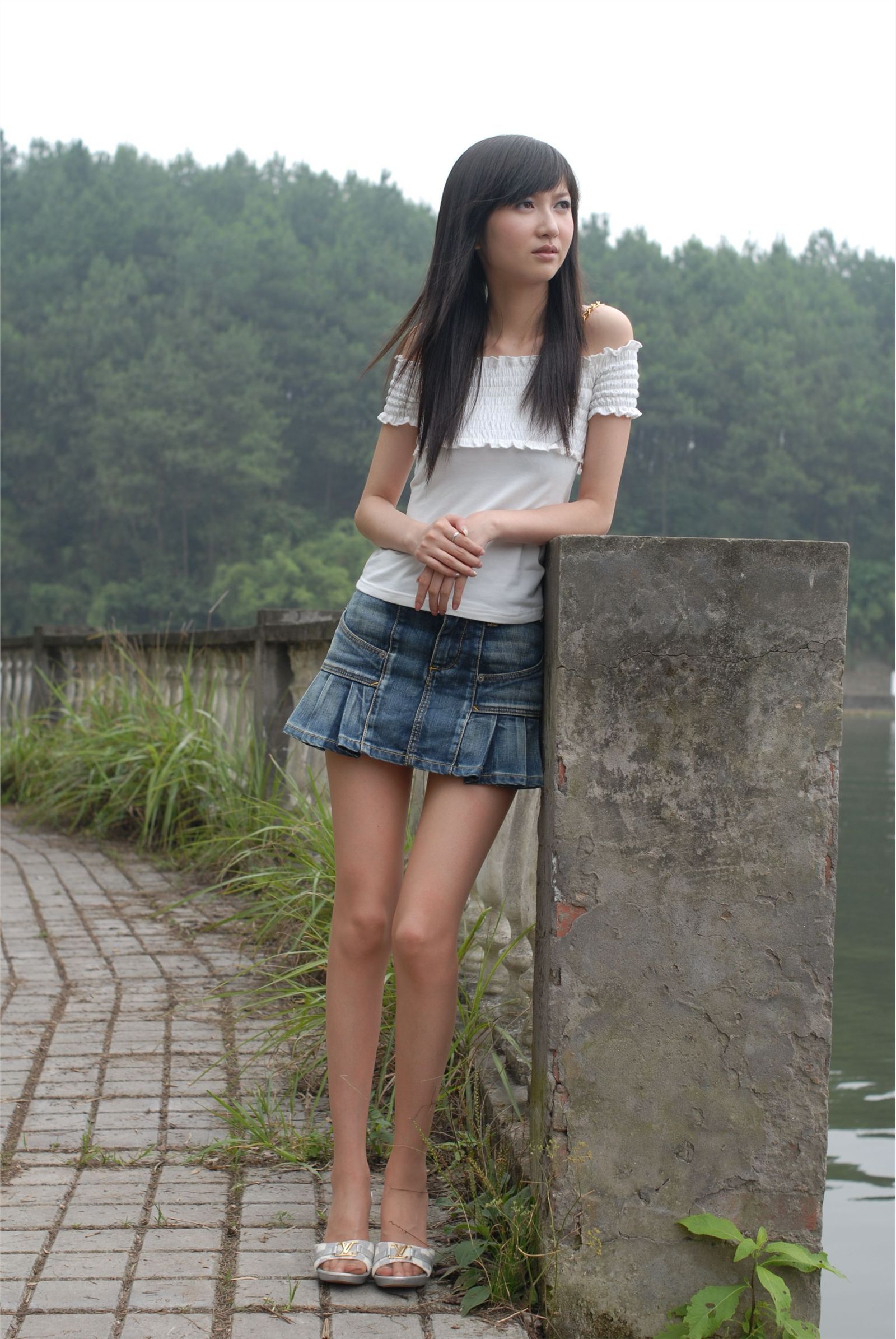 Nessy外景丝袜高跟3(无水印大图) 中高艺套图