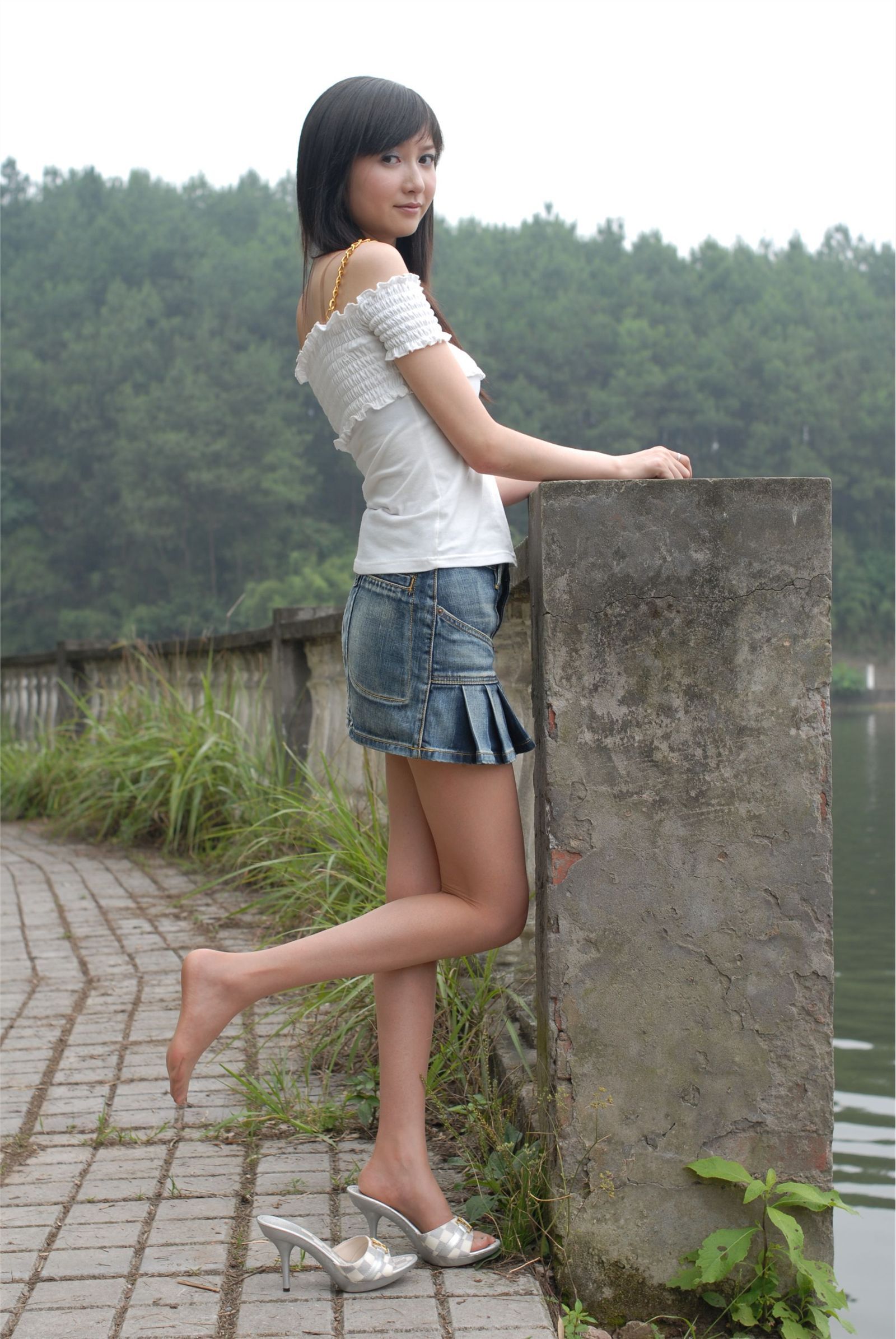 Nessy外景丝袜高跟3(无水印大图) 中高艺套图