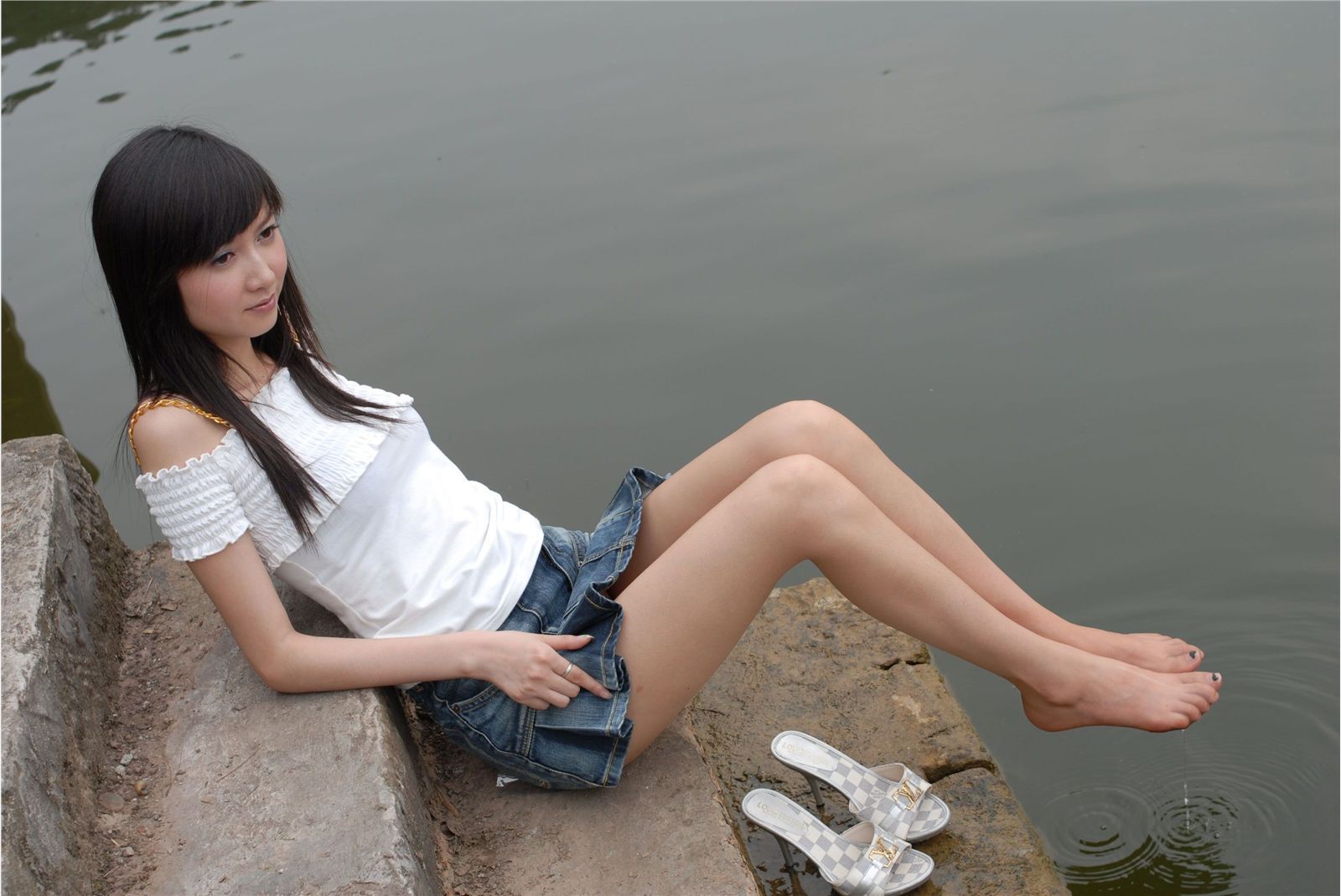 Nessy外景丝袜高跟3(无水印大图) 中高艺套图