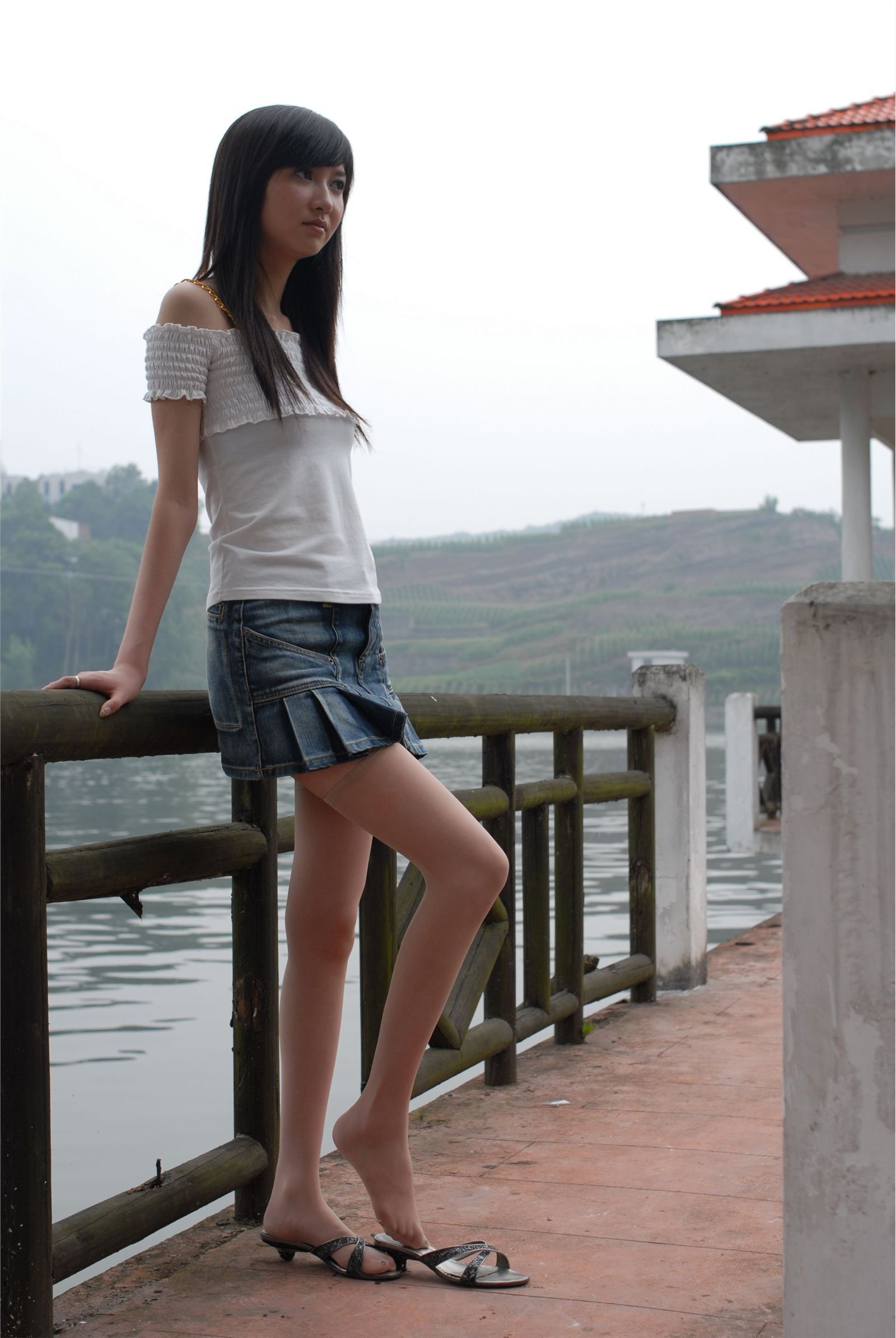 Nessy外景丝袜高跟3(无水印大图) 中高艺套图