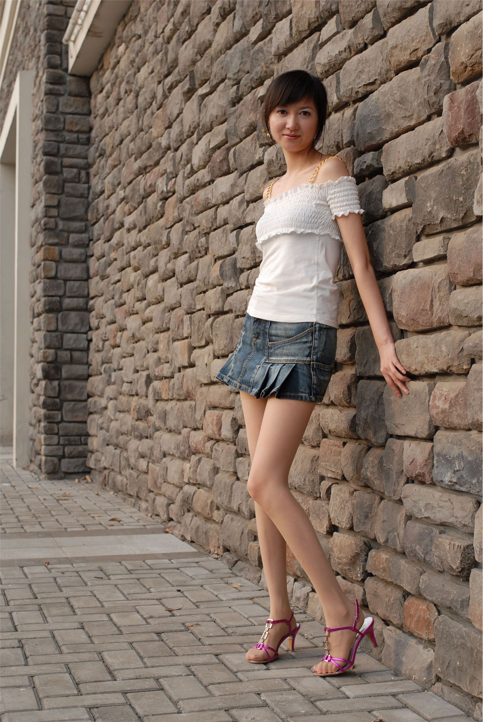 美腿Nessy外景丝袜高跟 中高艺套图