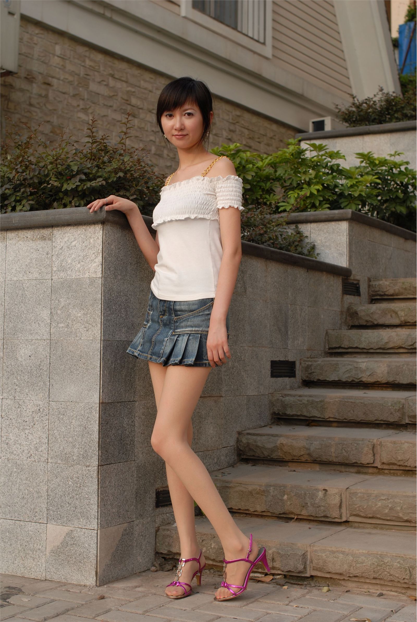 美腿Nessy外景丝袜高跟 中高艺套图