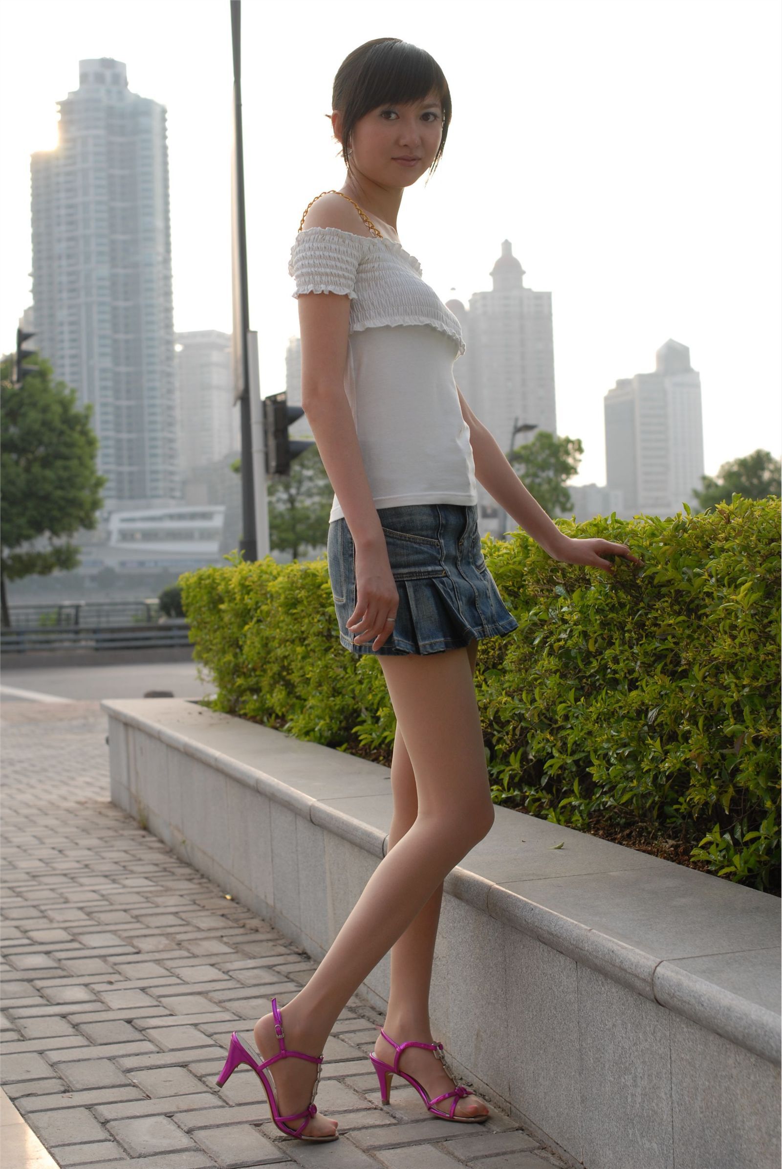 美腿Nessy外景丝袜高跟 中高艺套图