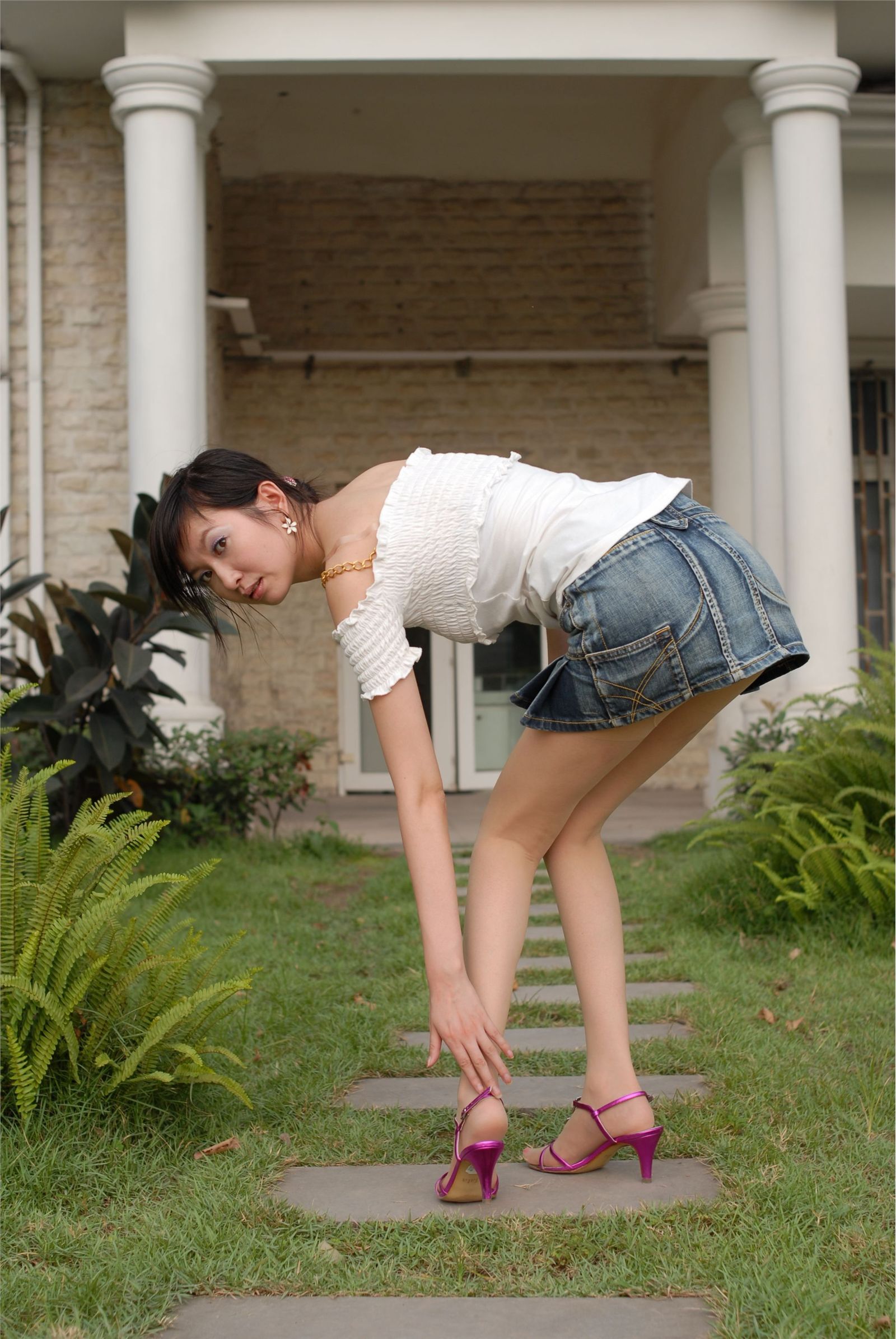 美腿Nessy外景丝袜高跟 中高艺套图