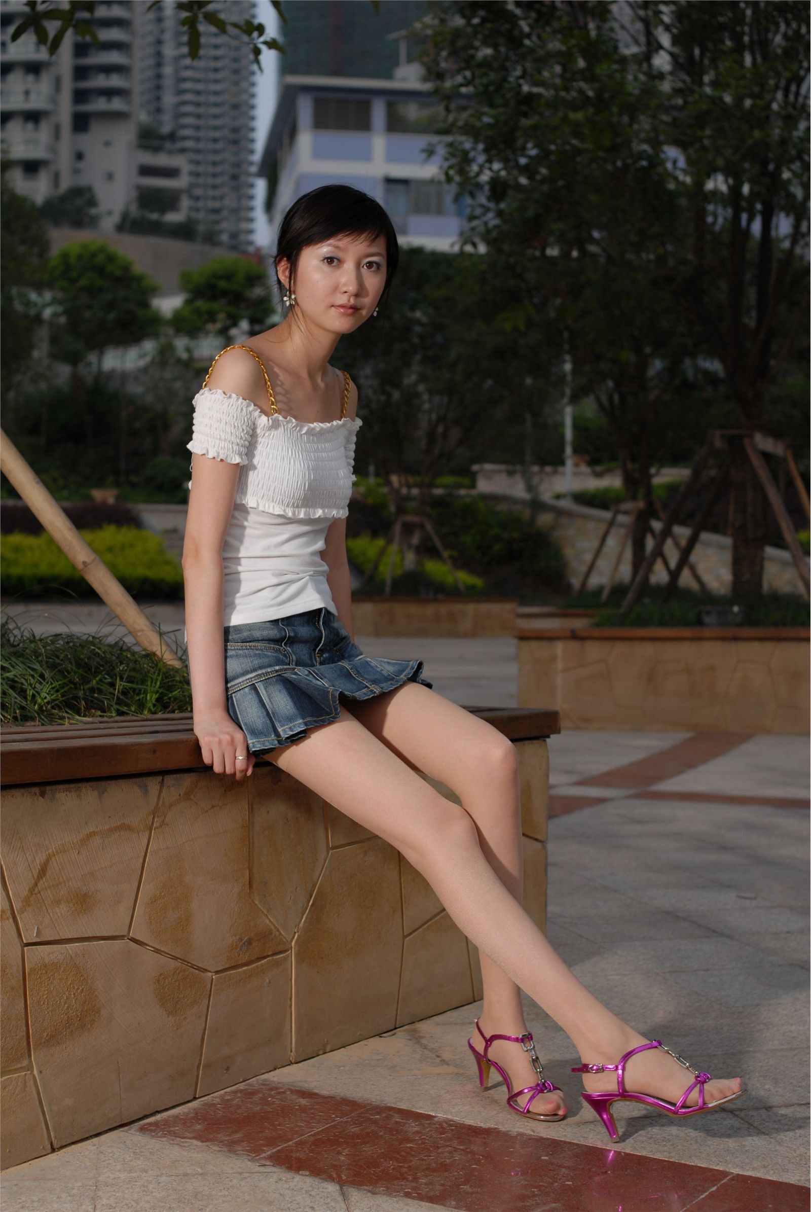 美腿Nessy外景丝袜高跟 中高艺套图