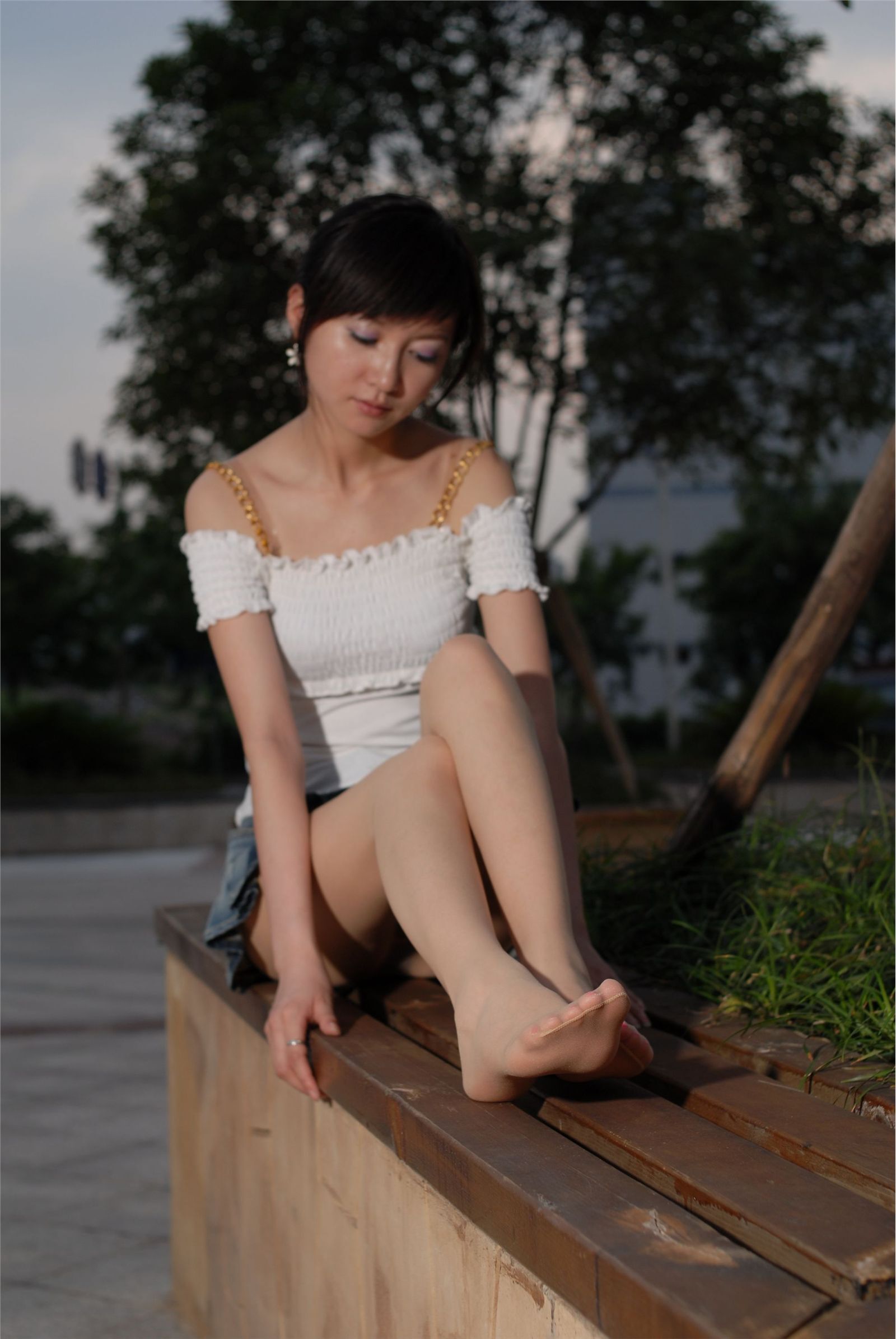 美腿Nessy外景丝袜高跟 中高艺套图