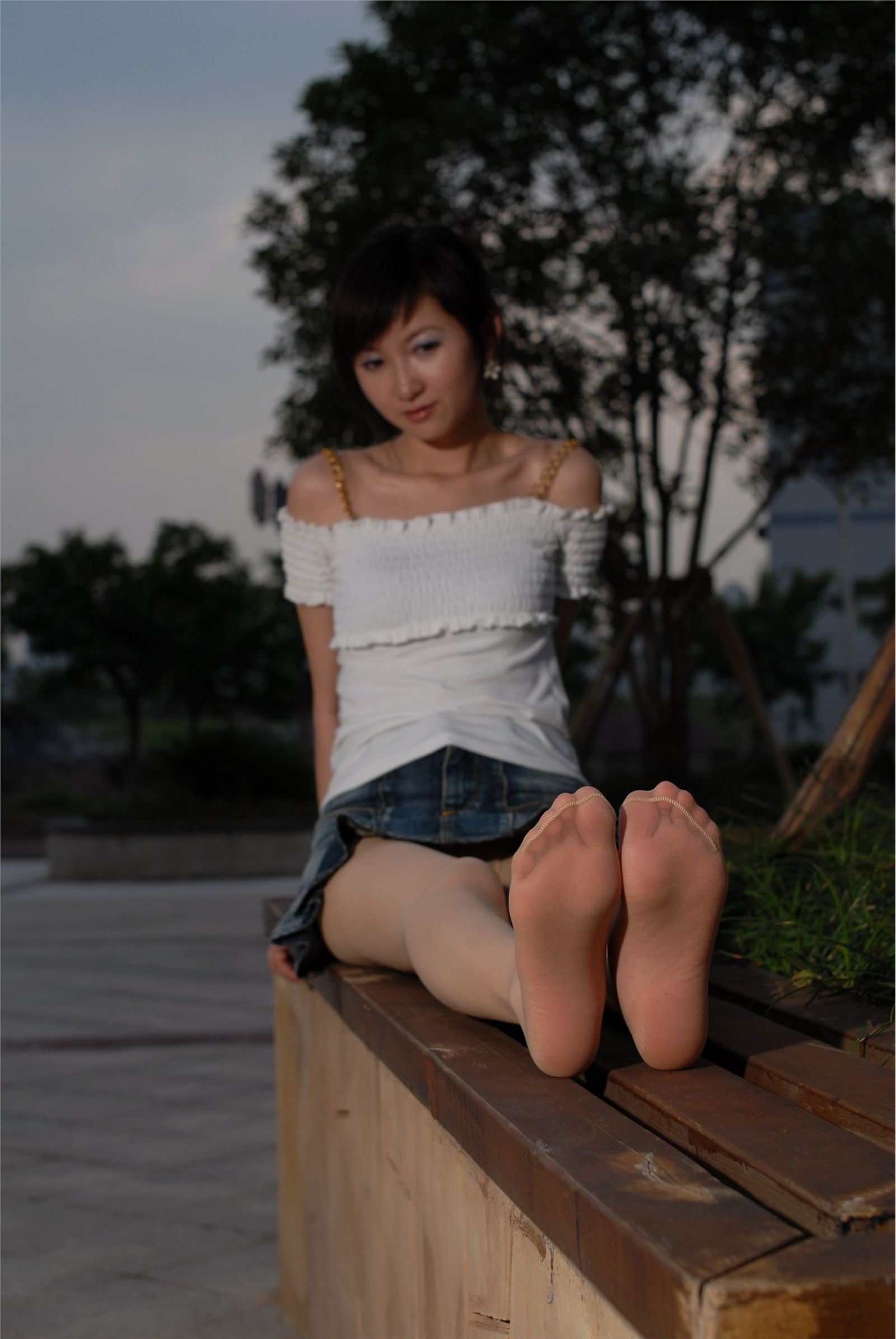 美腿Nessy外景丝袜高跟 中高艺套图