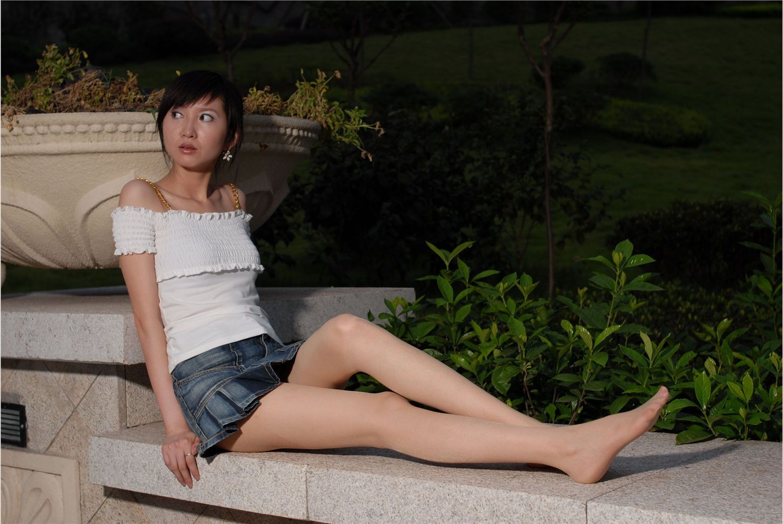 美腿Nessy外景丝袜高跟 中高艺套图