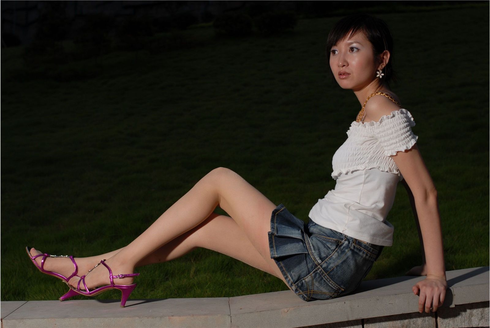 美腿Nessy外景丝袜高跟 中高艺套图