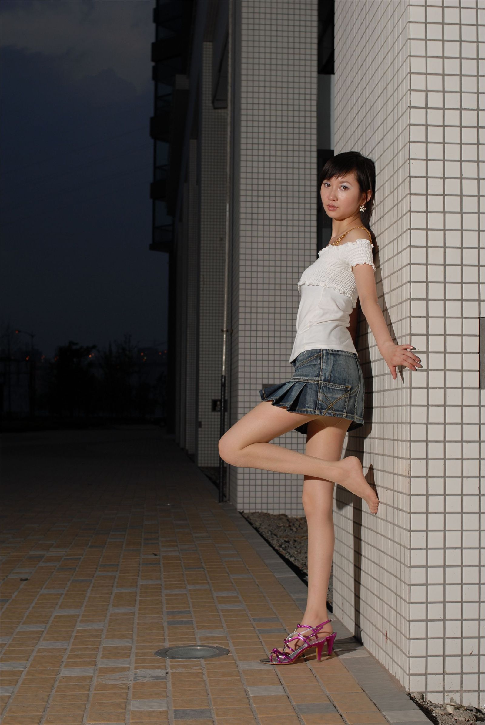 美腿Nessy外景丝袜高跟 中高艺套图