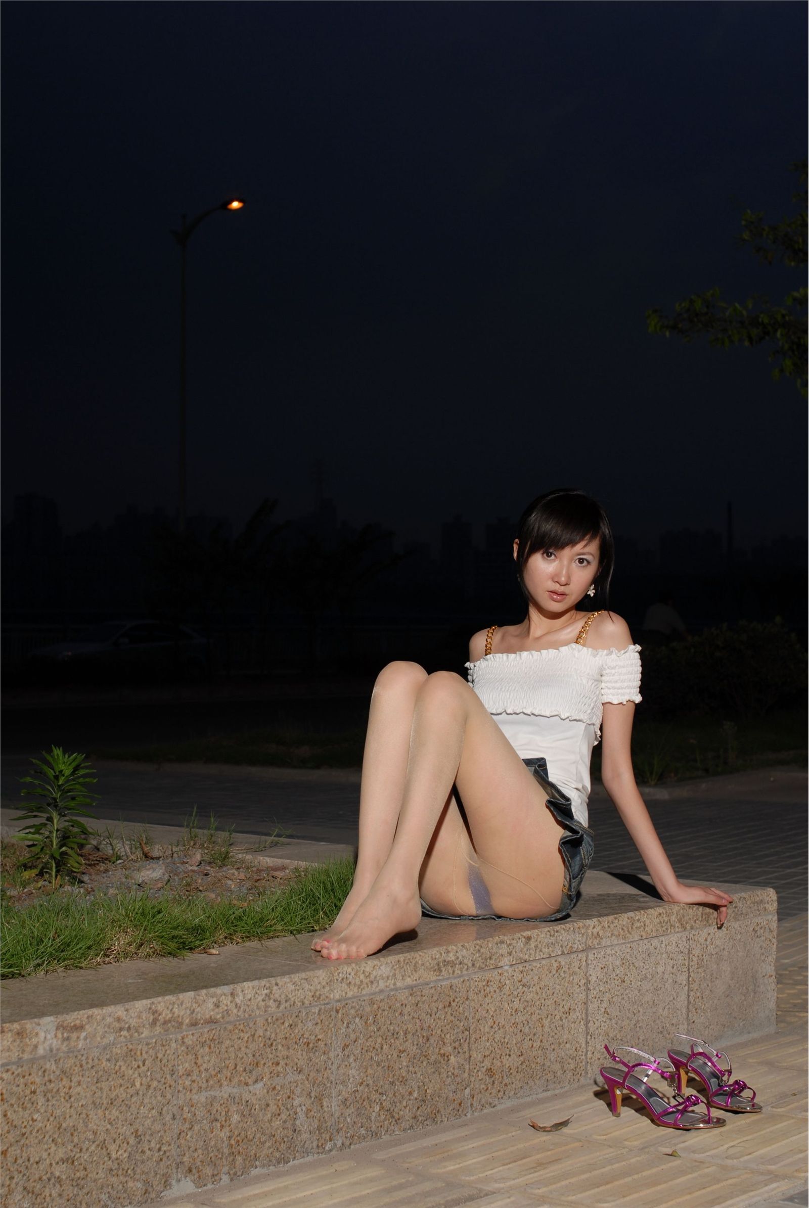 美腿Nessy外景丝袜高跟 中高艺套图