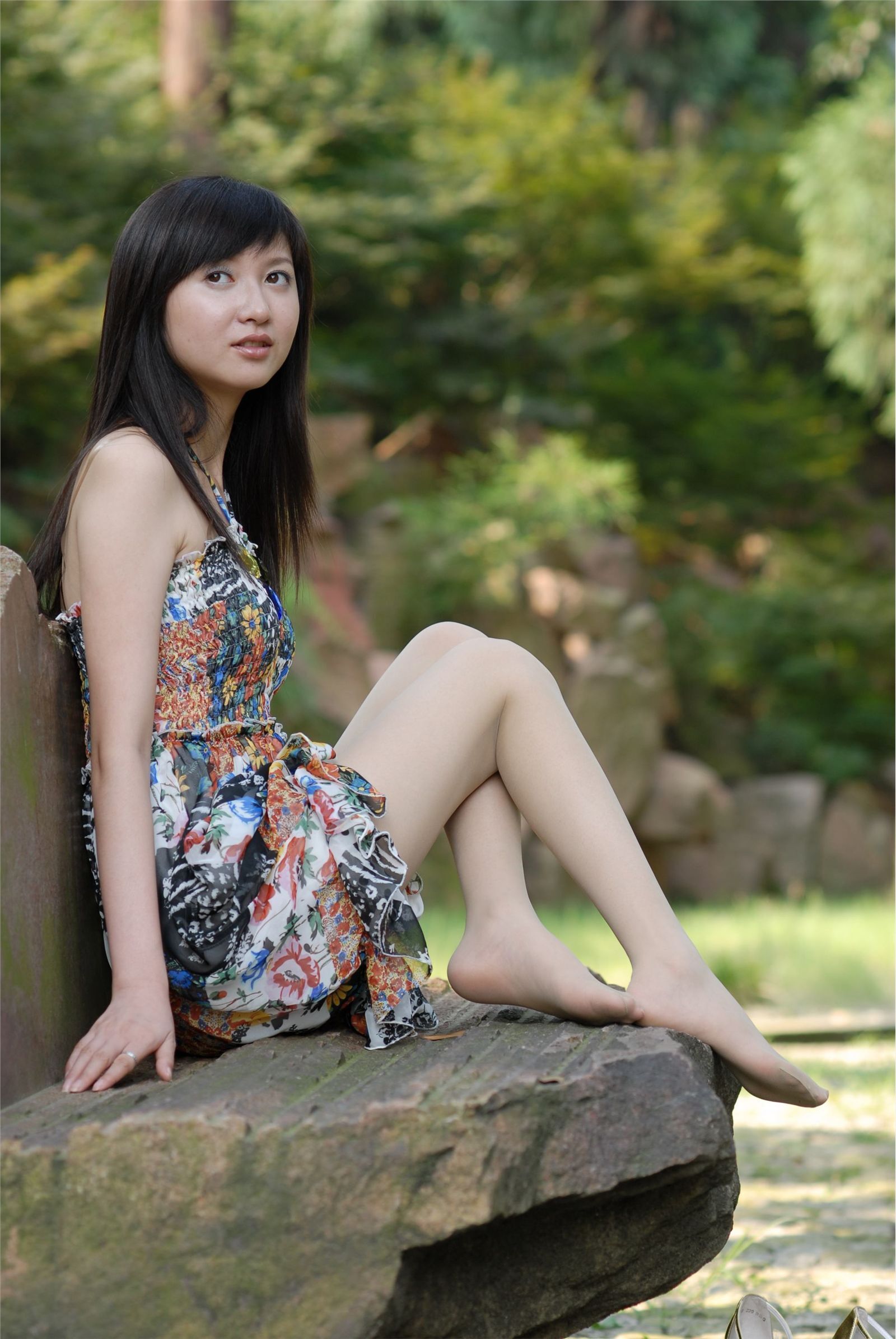 Nessy外景丝袜高跟 中高艺套图