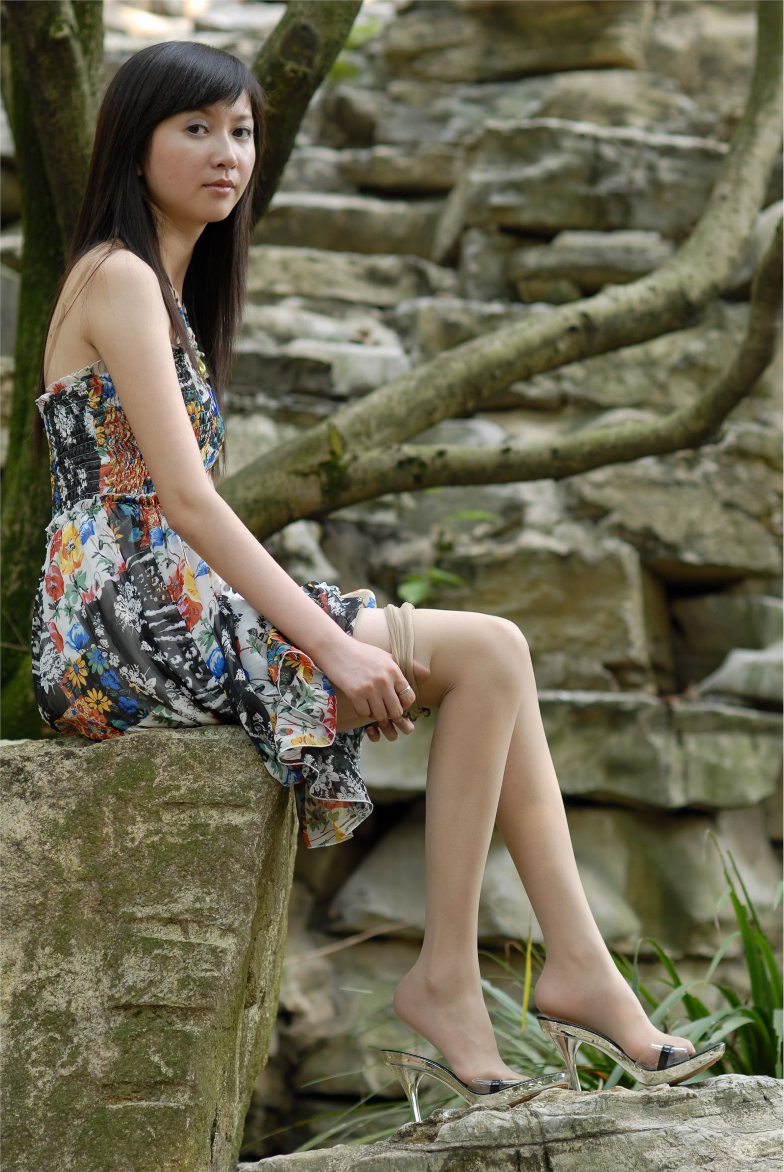 Nessy外景丝袜高跟 中高艺套图