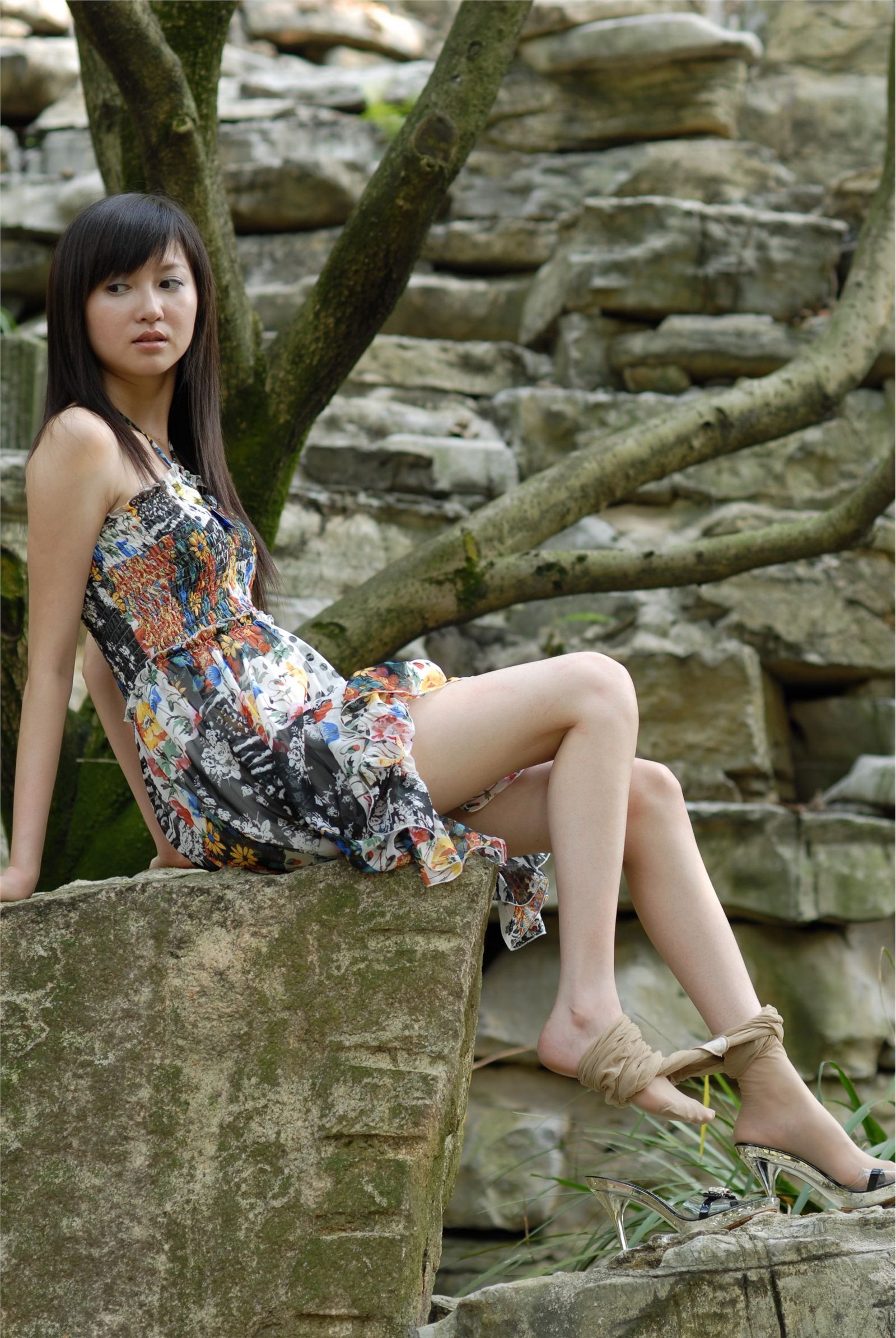 Nessy外景丝袜高跟 中高艺套图