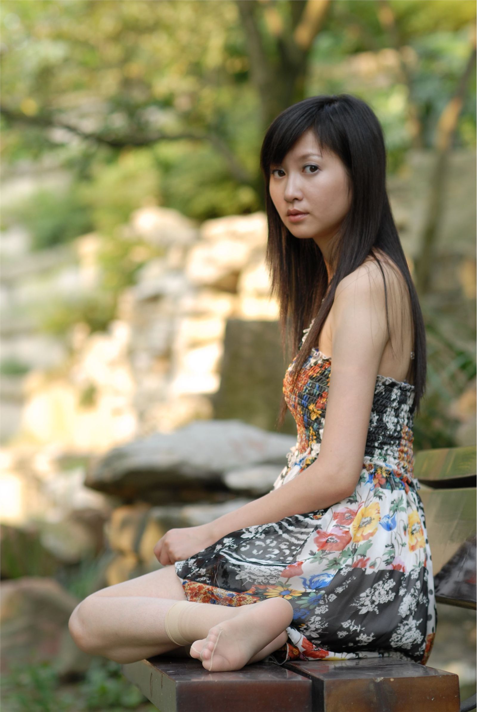 Nessy外景丝袜高跟 中高艺套图