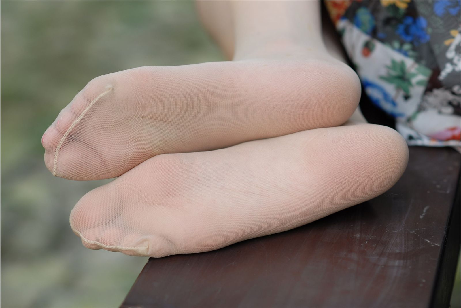 Nessy外景丝袜高跟 中高艺套图