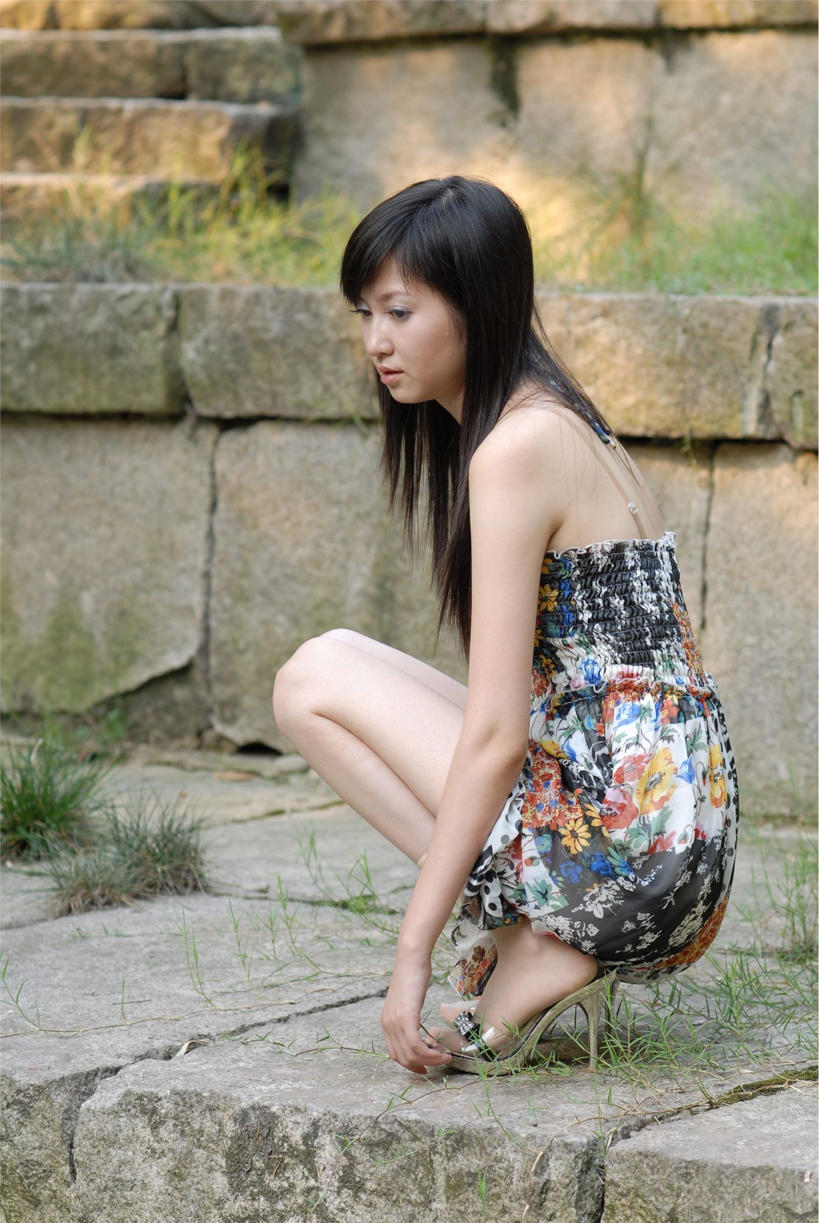 Nessy外景丝袜高跟 中高艺套图