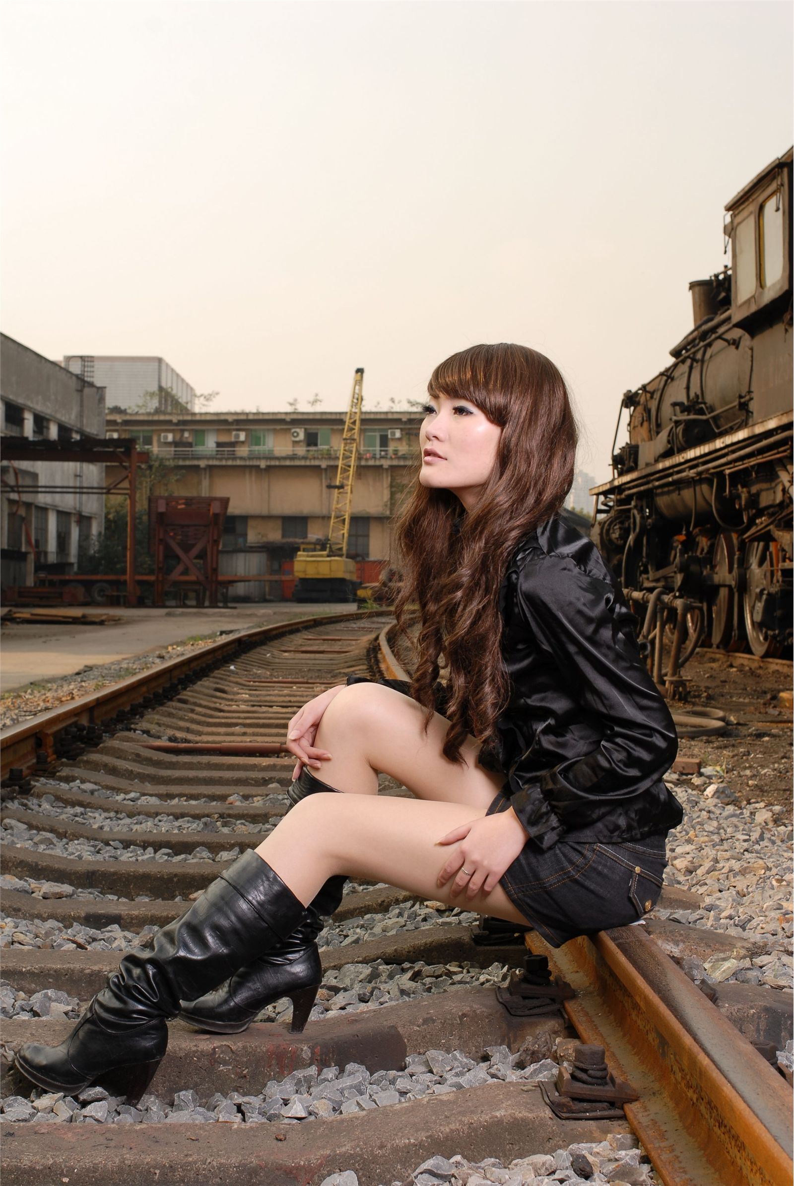 叮叮外景丝袜高跟 中高艺套图