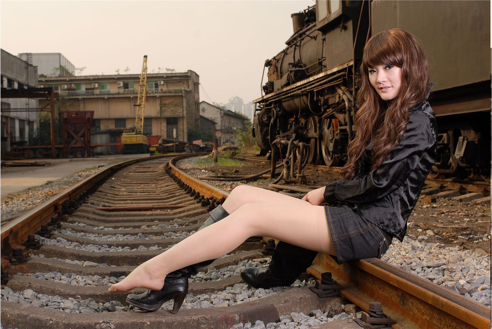 叮叮外景丝袜高跟 中高艺套图