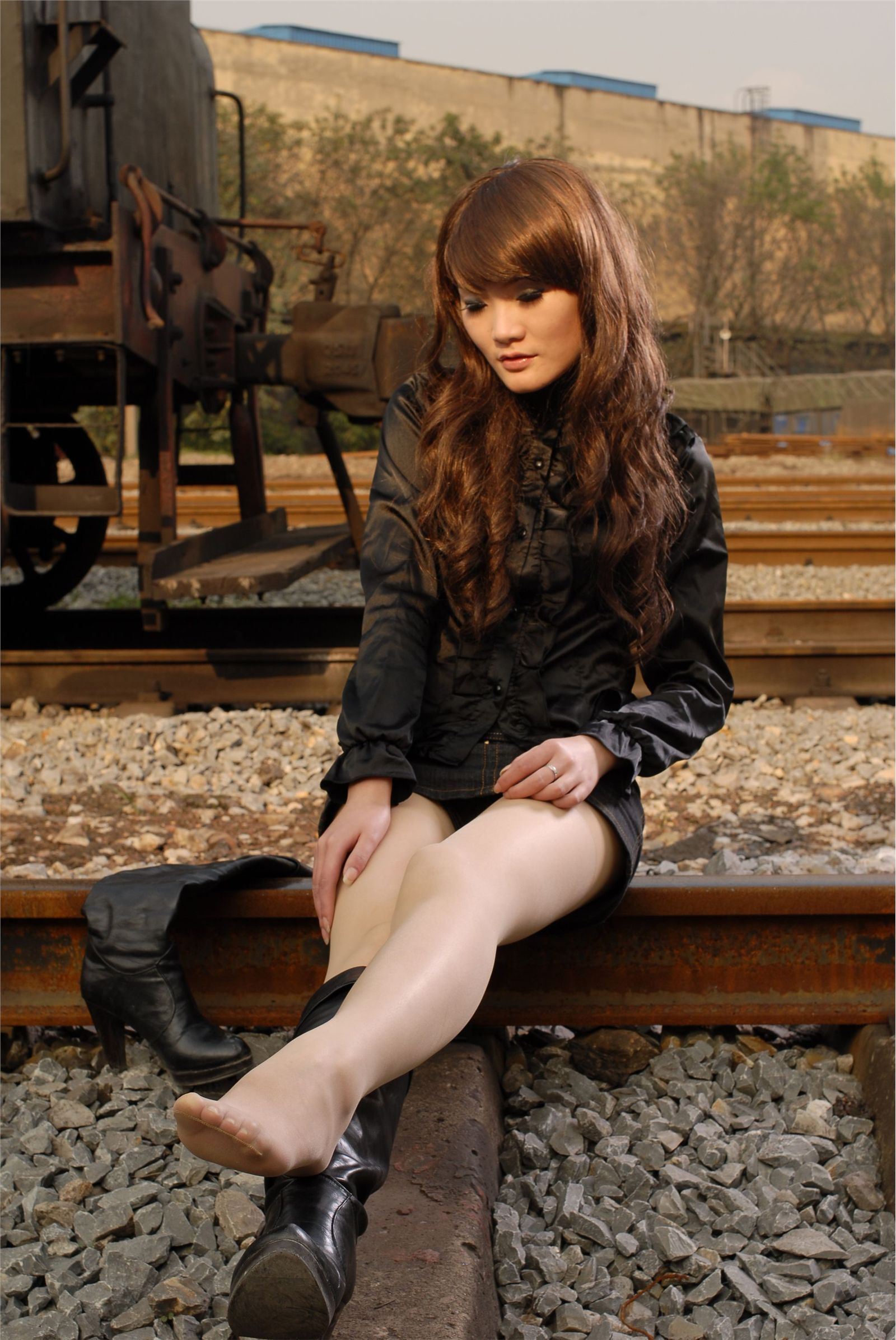 叮叮外景丝袜高跟 中高艺套图