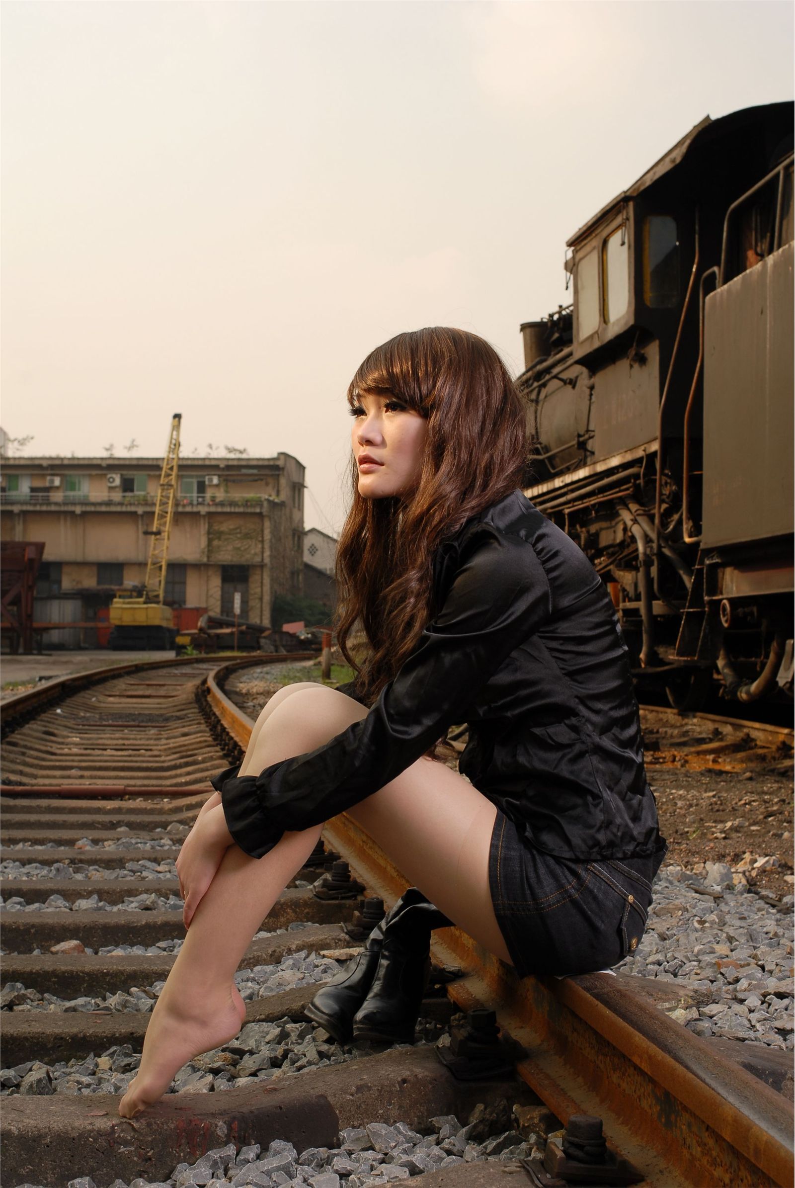 叮叮外景丝袜高跟 中高艺套图