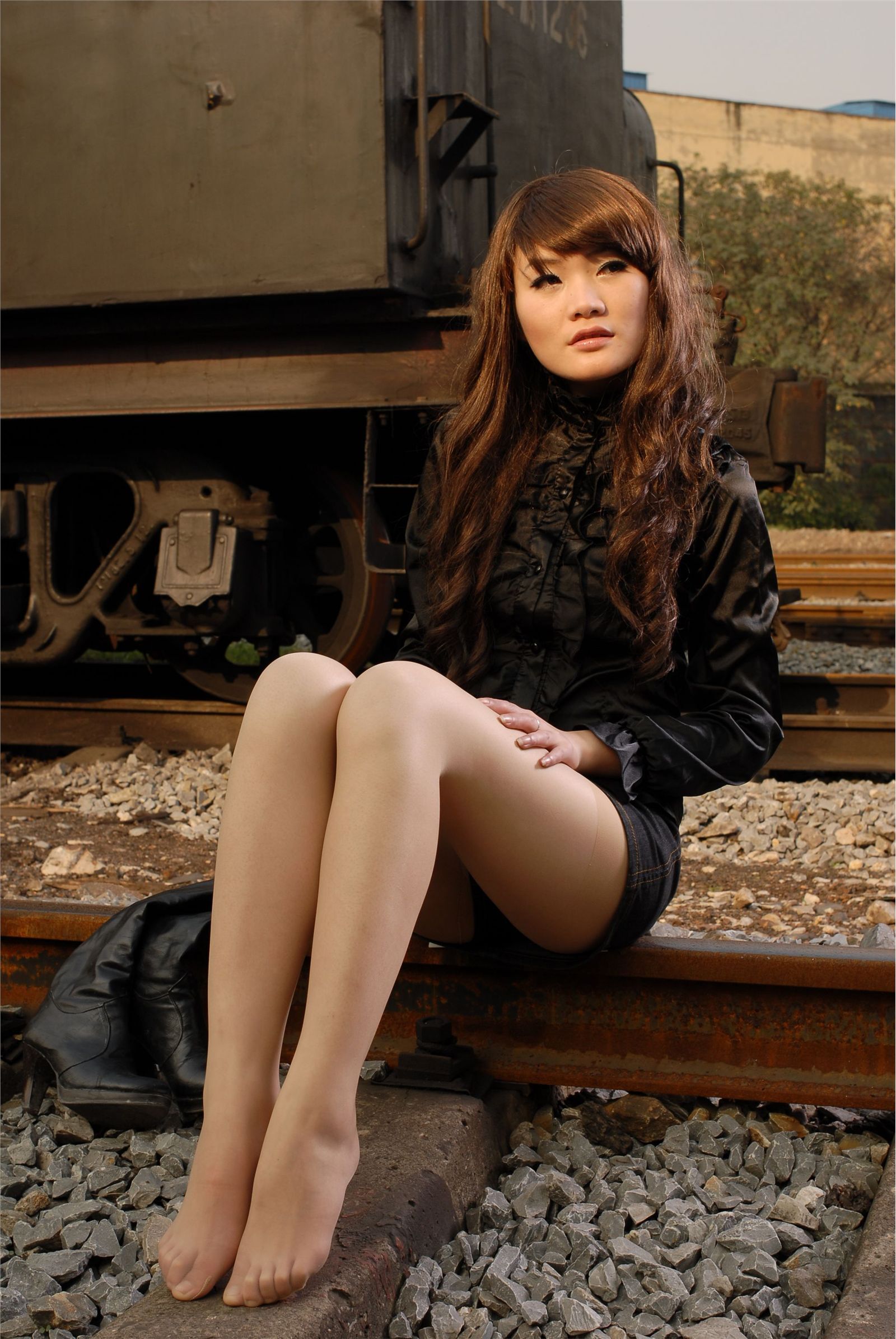 叮叮外景丝袜高跟 中高艺套图