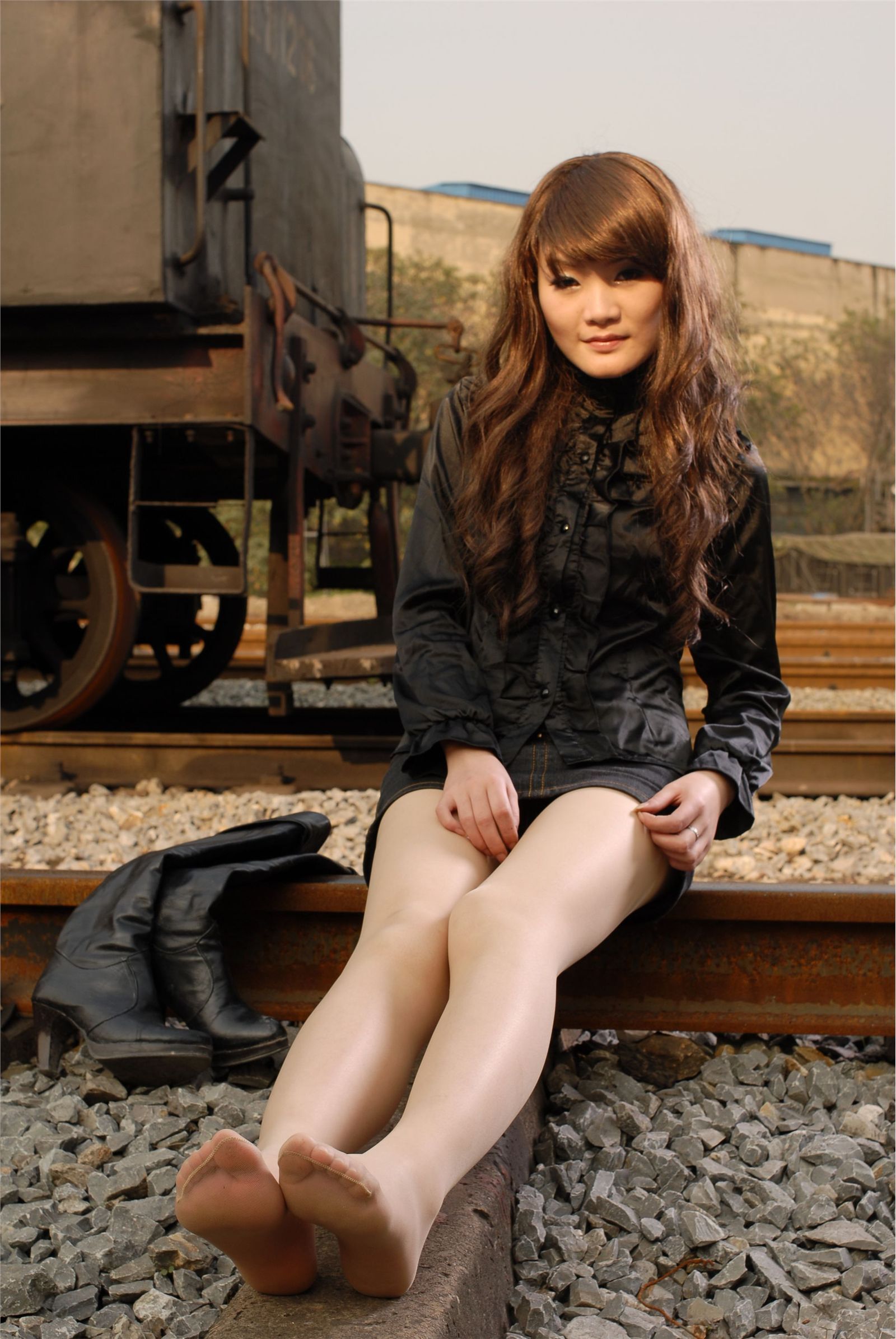 叮叮外景丝袜高跟 中高艺套图