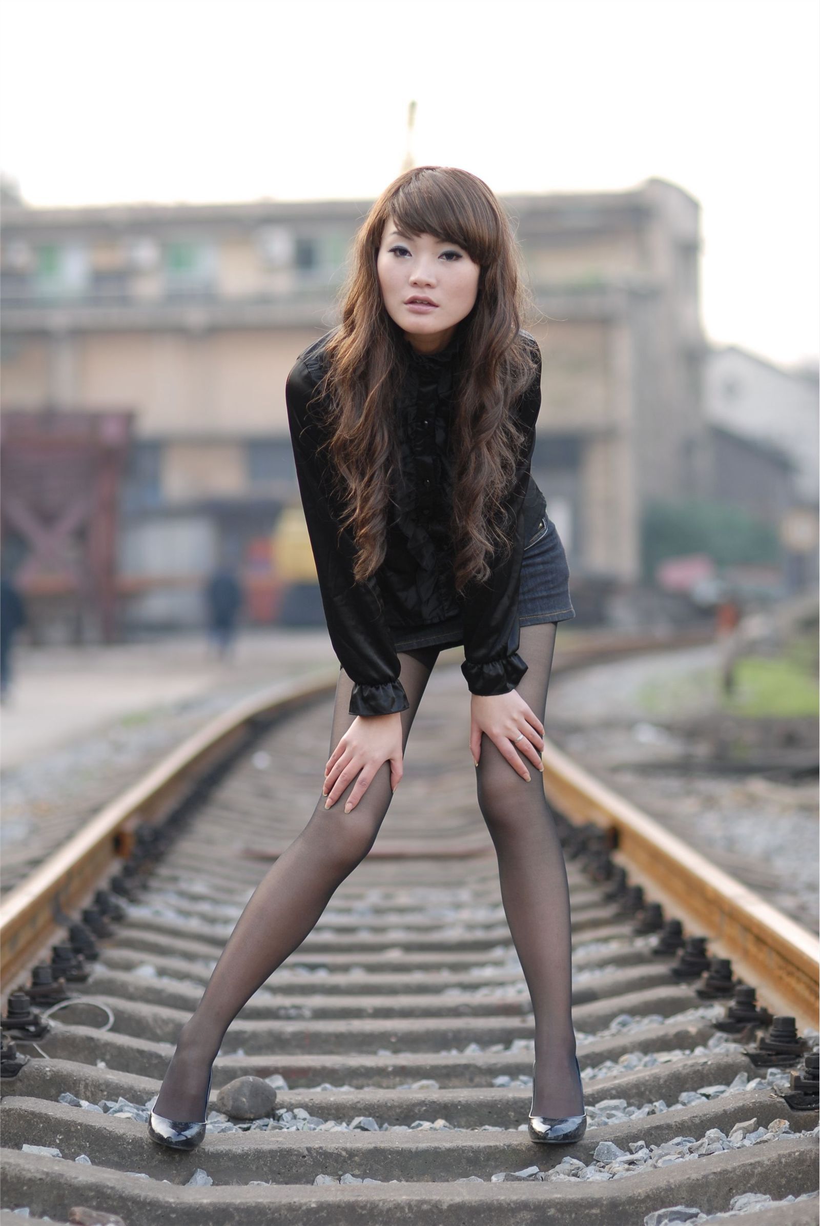 叮叮外景丝袜高跟 中高艺套图