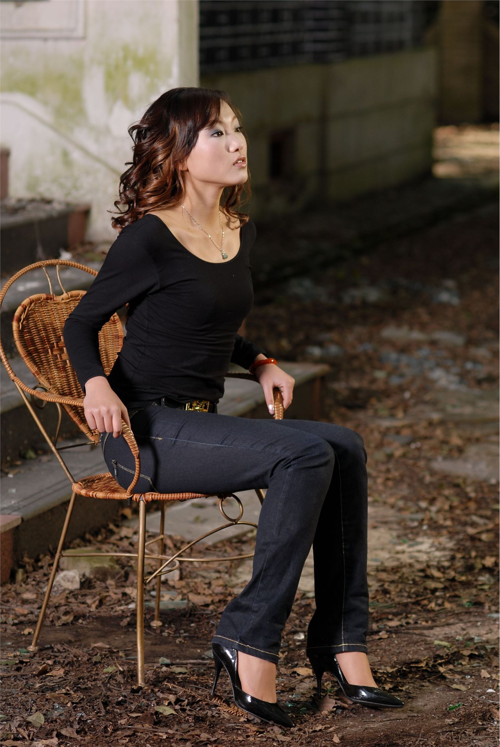 叮叮外景丝袜高跟 中高艺套图