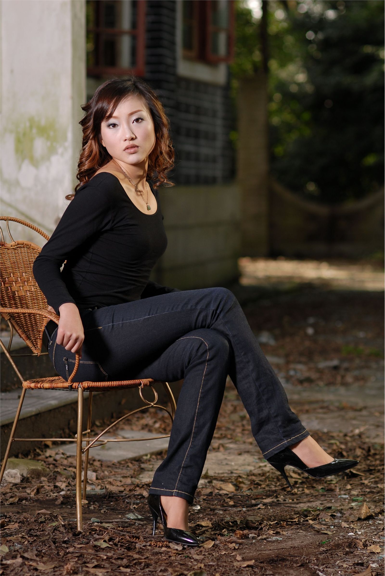 叮叮外景丝袜高跟 中高艺套图