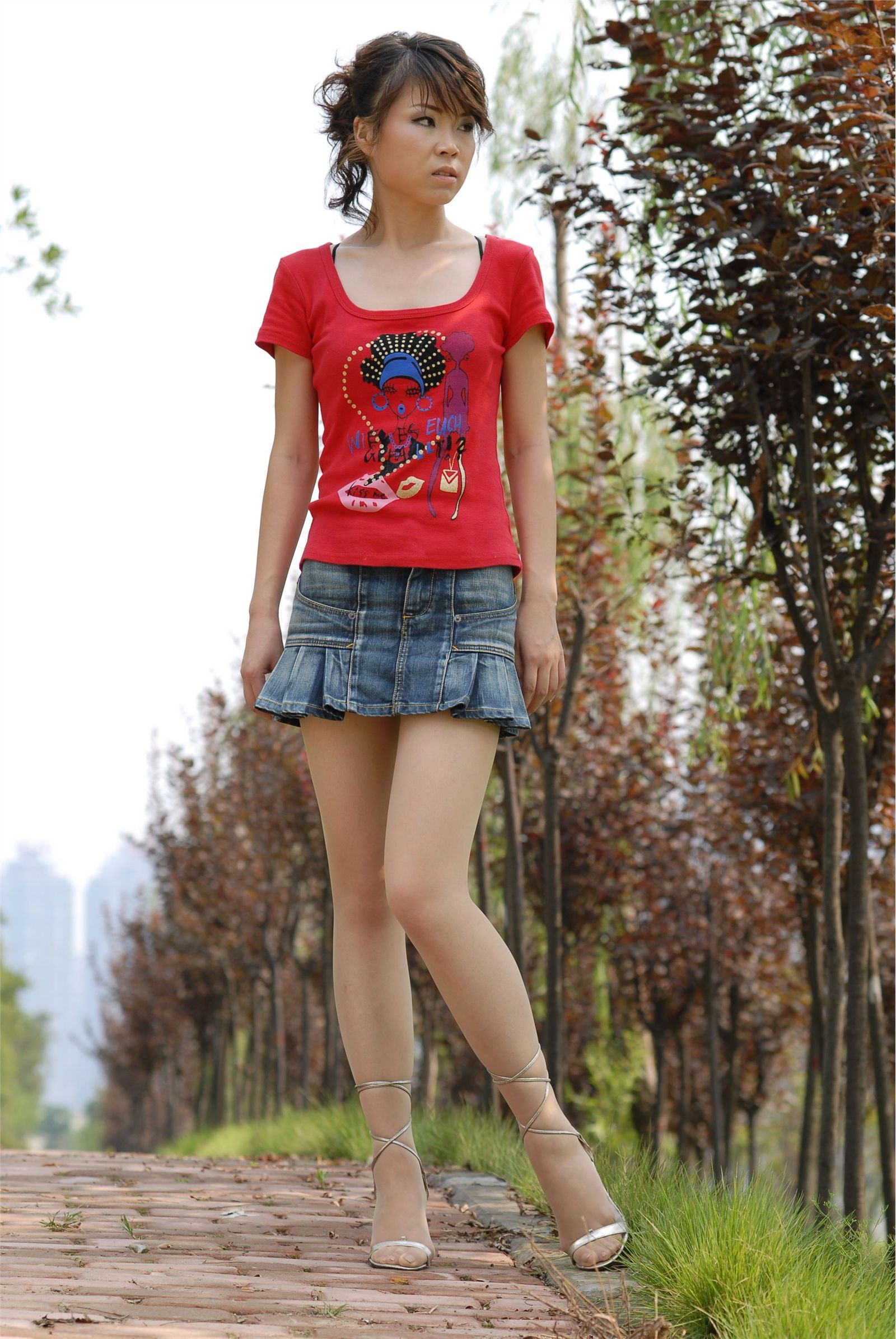 峰峰外景丝袜高跟 中高艺套图