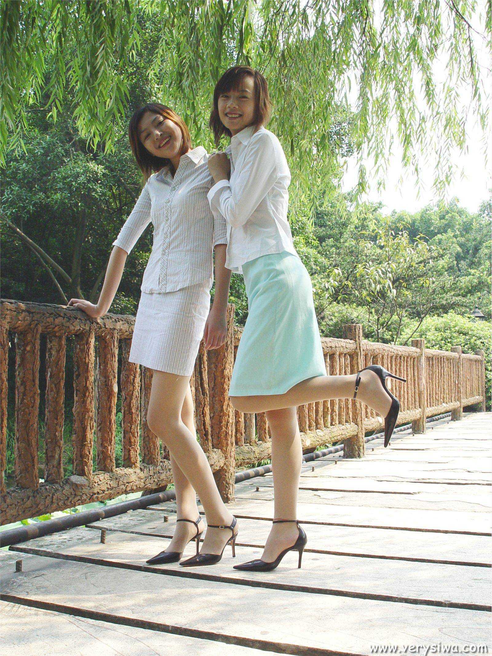 [中高艺]P003(Canndy+Vivian) 国产丝袜性感美女图片