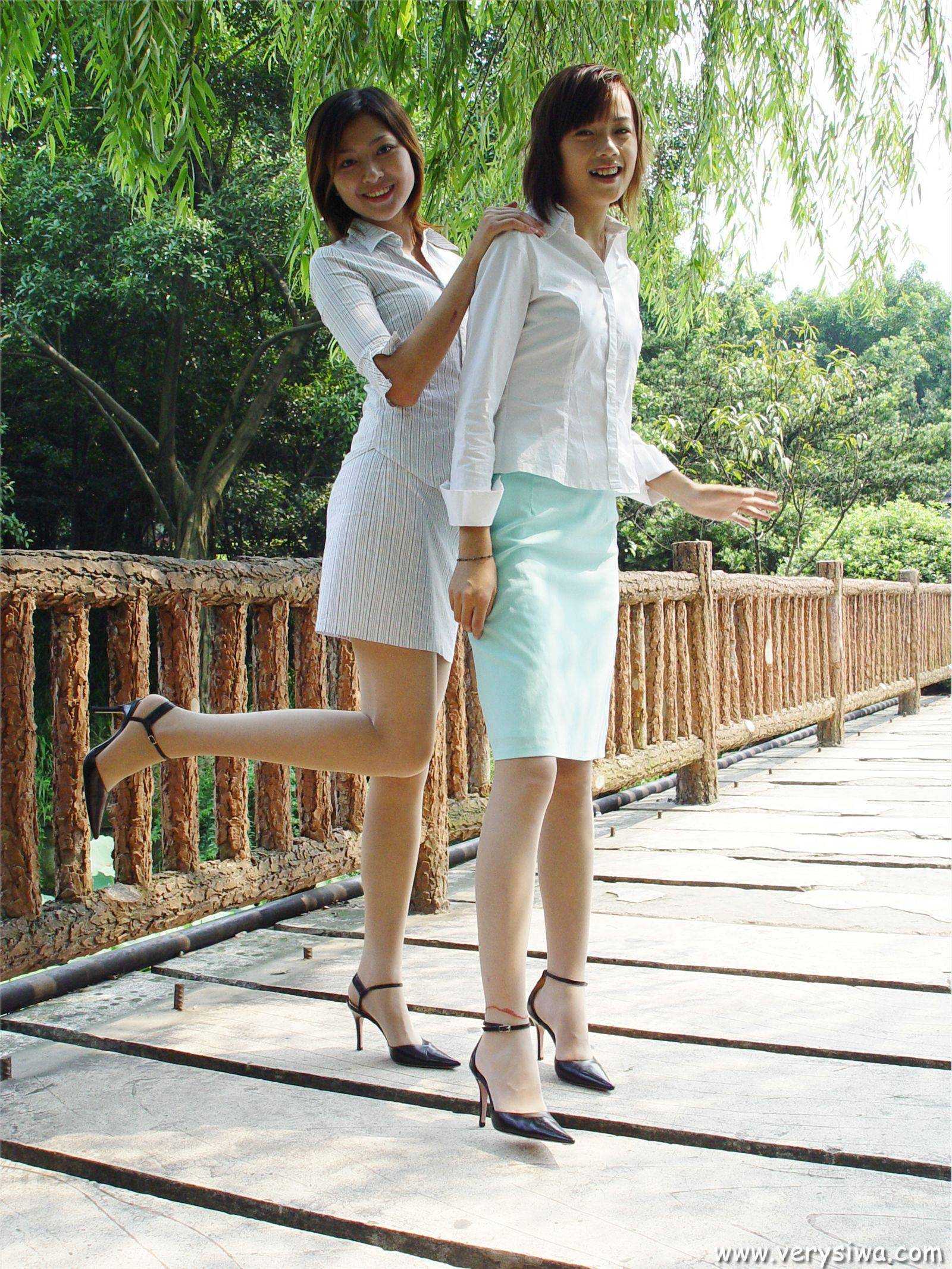 [中高艺]P003(Canndy+Vivian) 国产丝袜性感美女图片