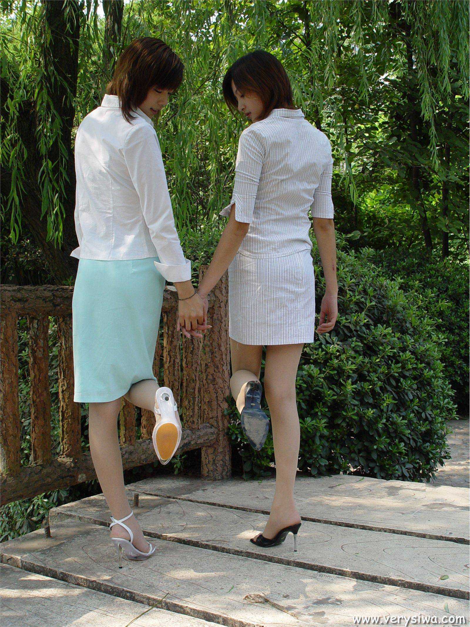 [中高艺]P003(Canndy+Vivian) 国产丝袜性感美女图片