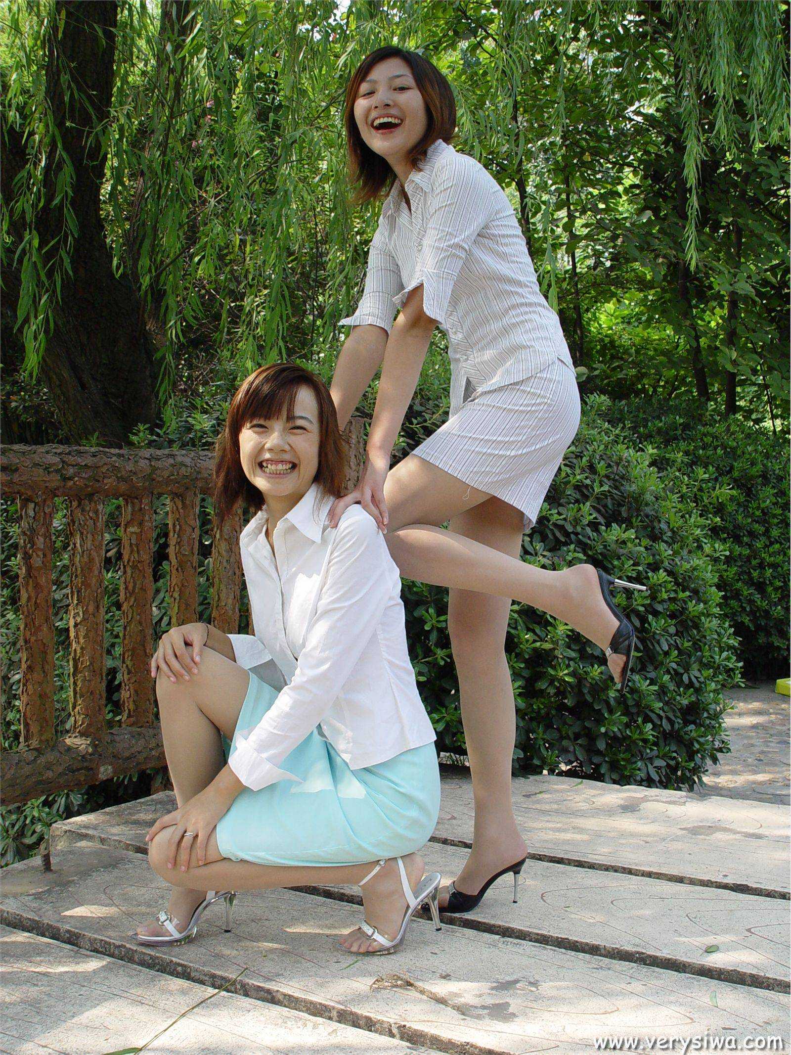 [中高艺]P003(Canndy+Vivian) 国产丝袜性感美女图片