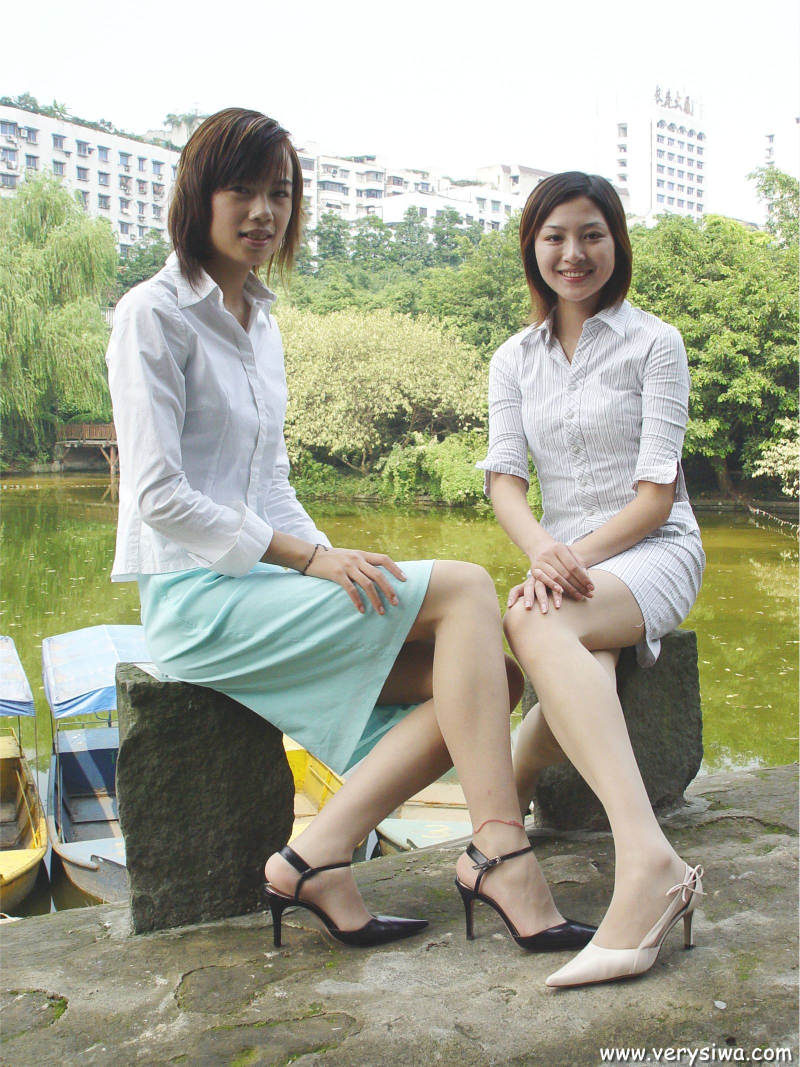 [中高艺]P003(Canndy+Vivian) 国产丝袜性感美女图片