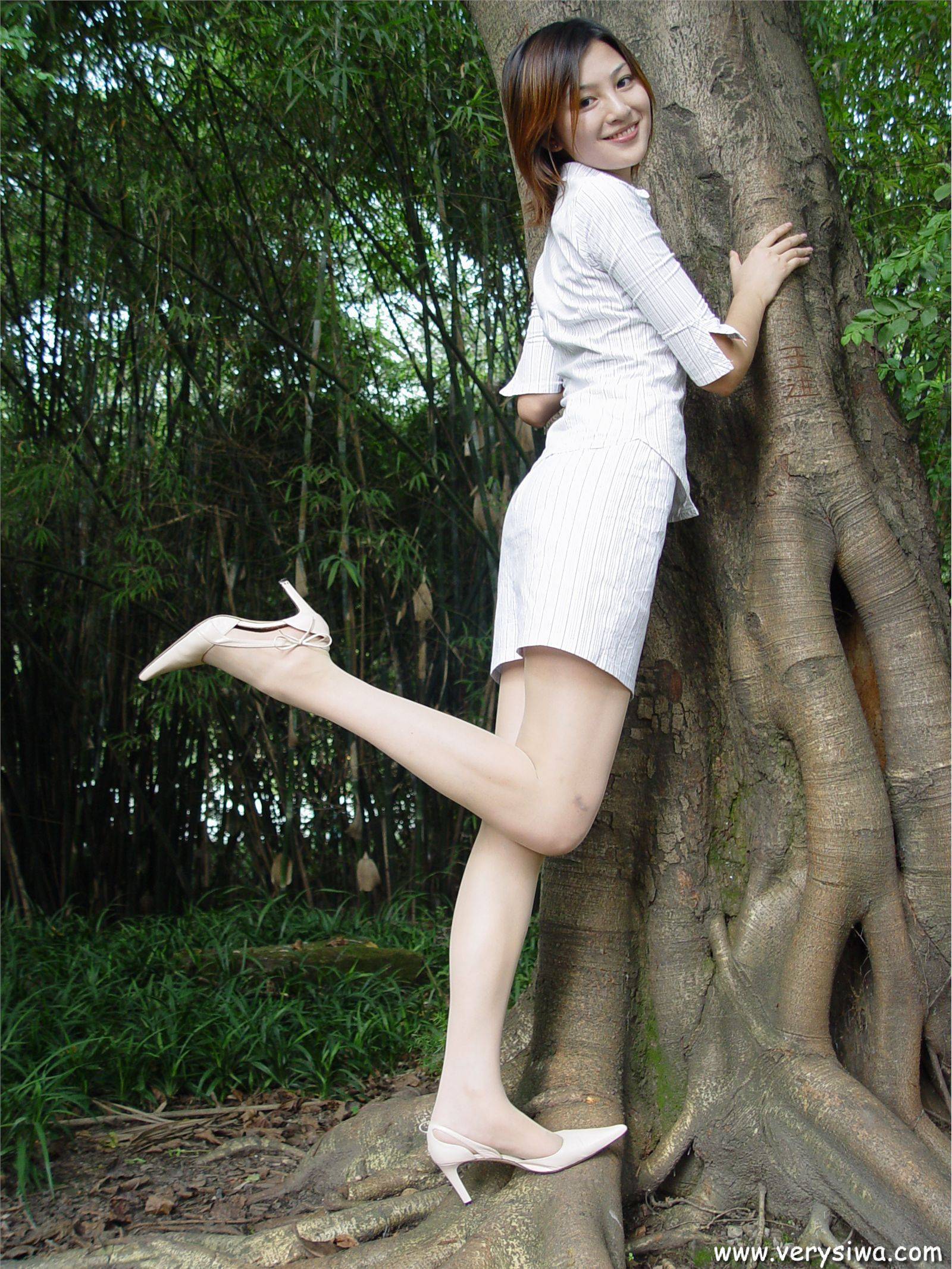 [中高艺]P003(Canndy+Vivian) 国产丝袜性感美女图片