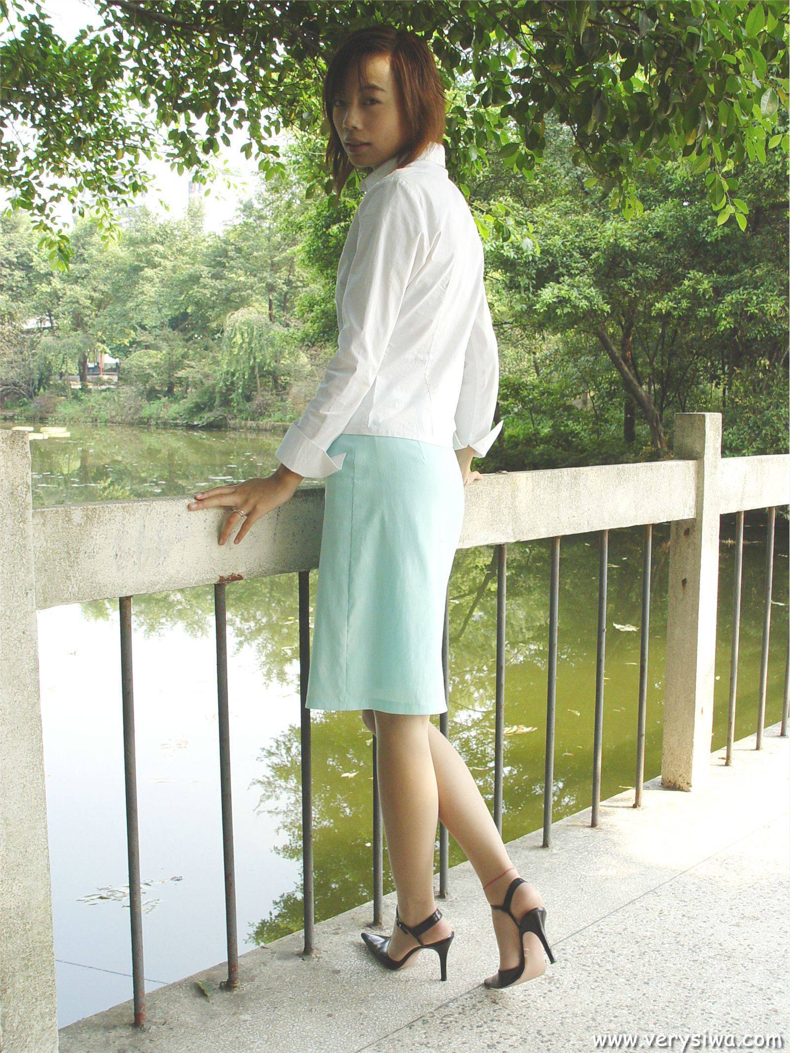 [中高艺]P003(Canndy+Vivian) 国产丝袜性感美女图片