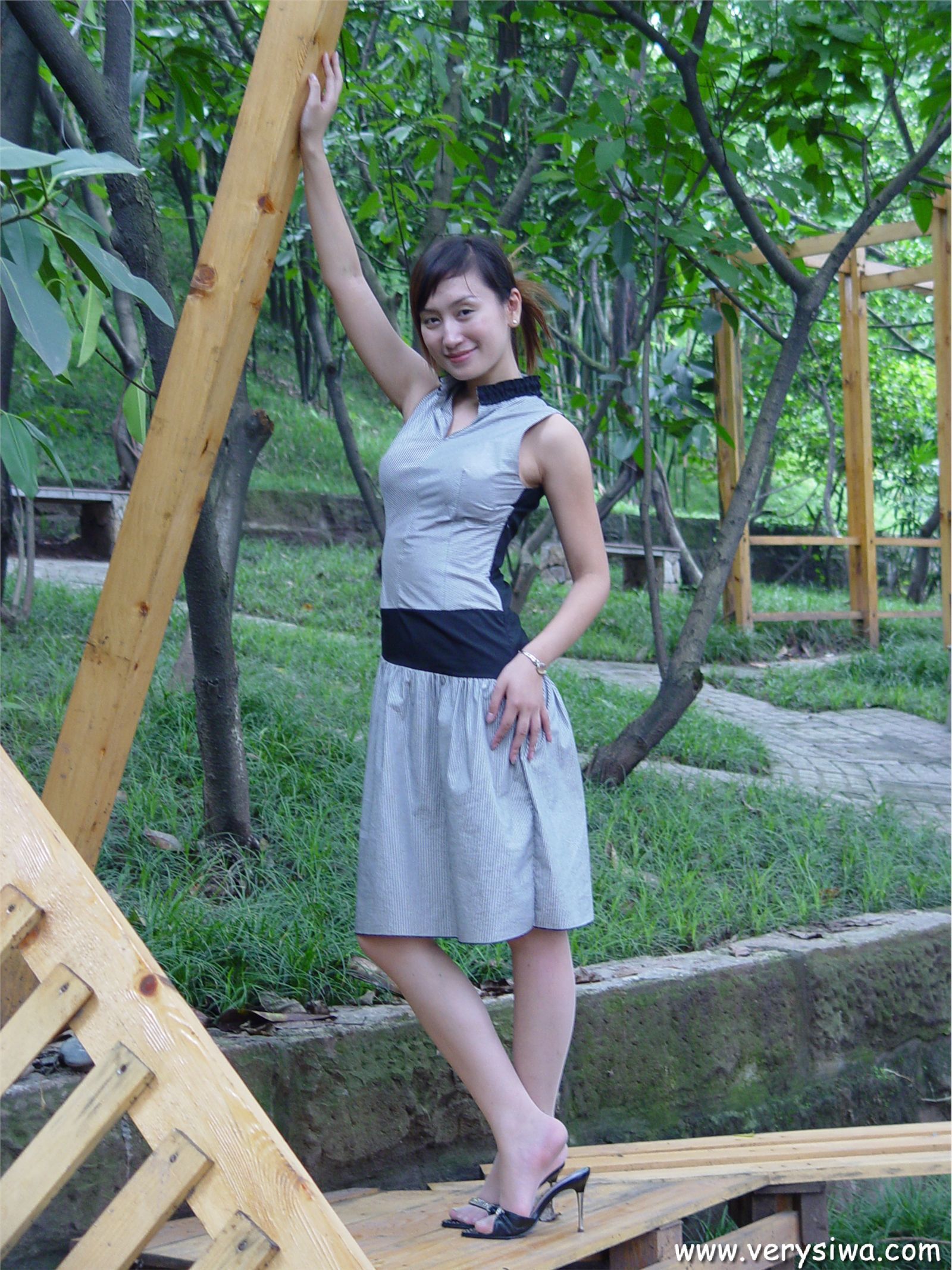 [中高艺]P005(薇薇) 性感丝袜美女图片打包下载