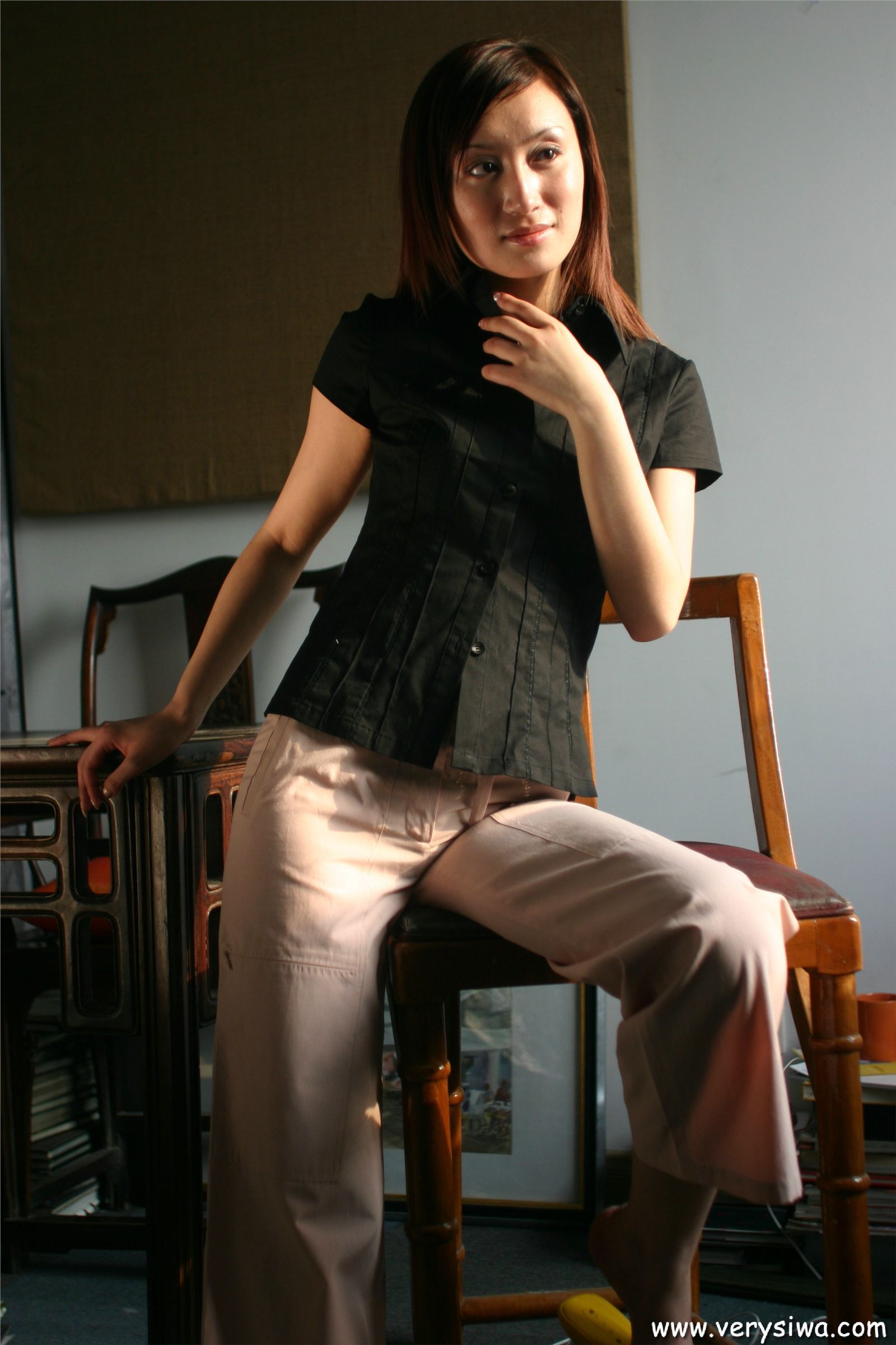 中高艺P10-薇薇自拍　丝袜性感美女图片